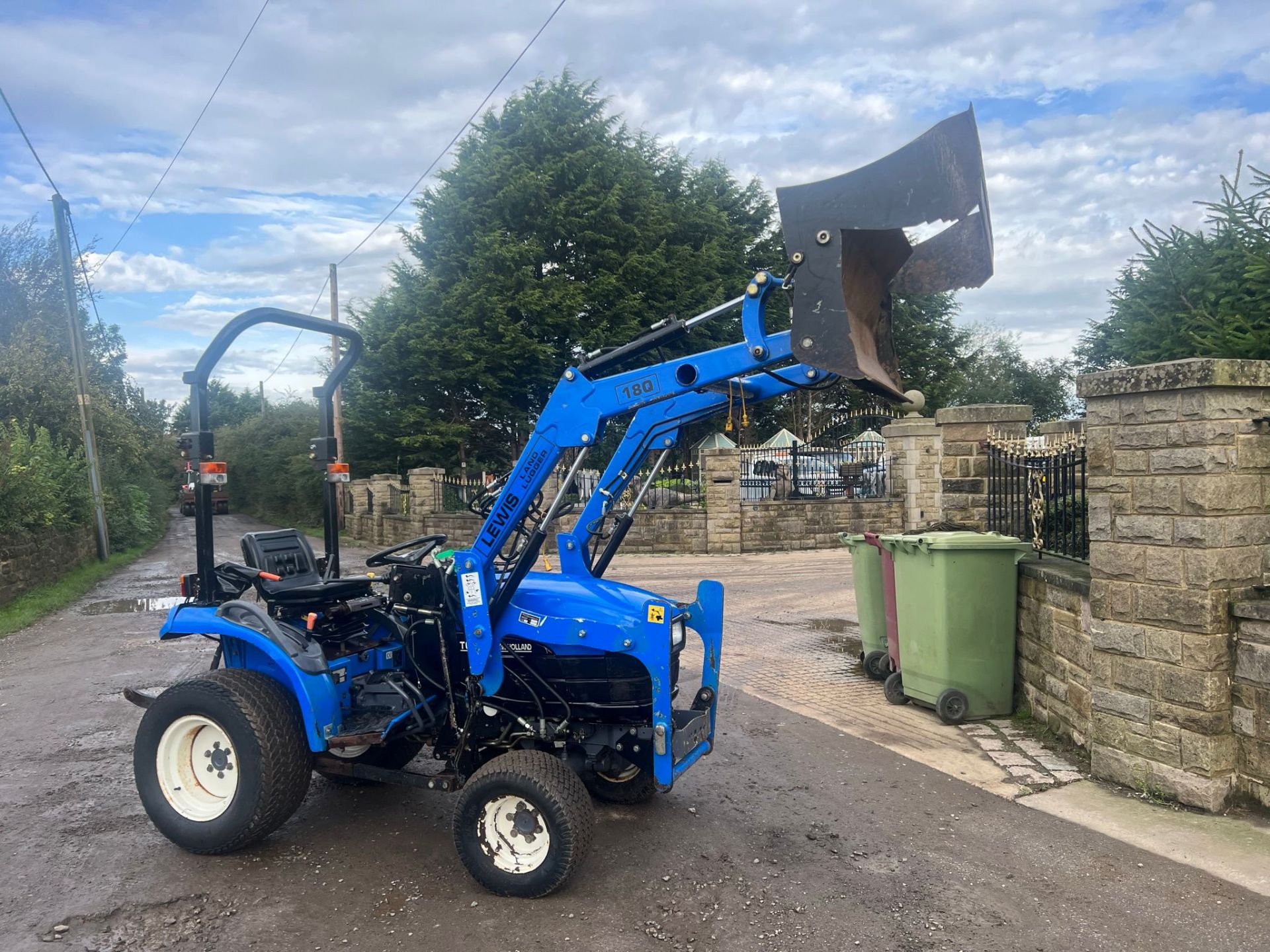 NEW HOLLAND TC21D LOADER TRACTOR *PLUS VAT*