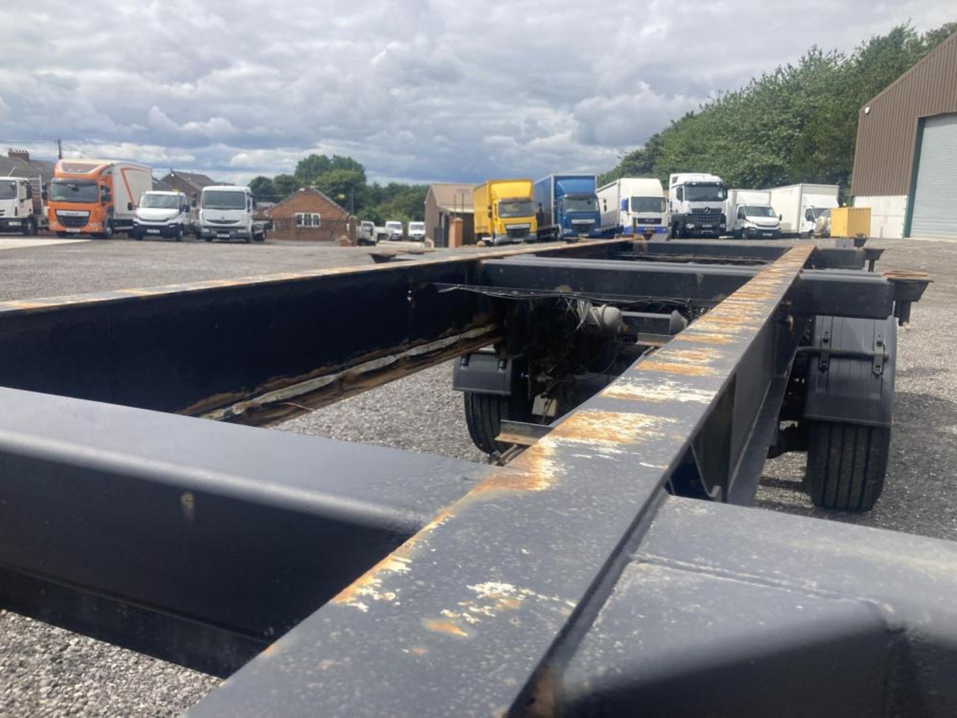 2007 SDC TRI AXLE SLIDING SKELLY TRAILES ON MERCEDES AXLES *PLUS VAT* - Image 8 of 10