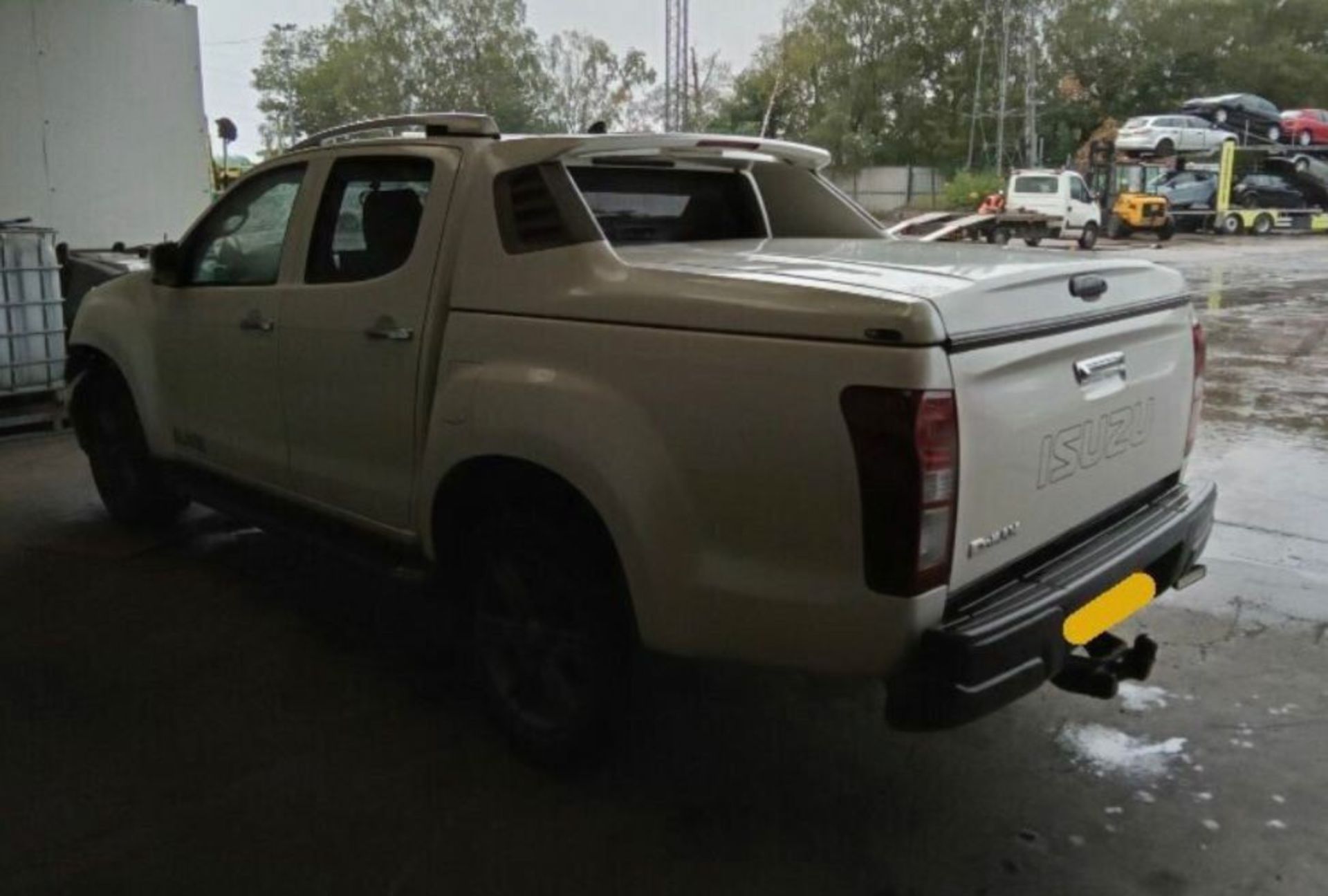 2017 ISUZU D-MAX BLADE AUTO WHITE PICK UP *PLUS VAT* - Image 6 of 9