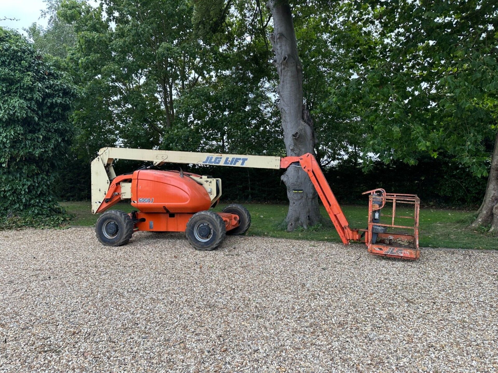 20 METRE ACCESS PLATFORM CHERRY PICKER JLG 600AJ *PLUS VAT* - Image 3 of 11