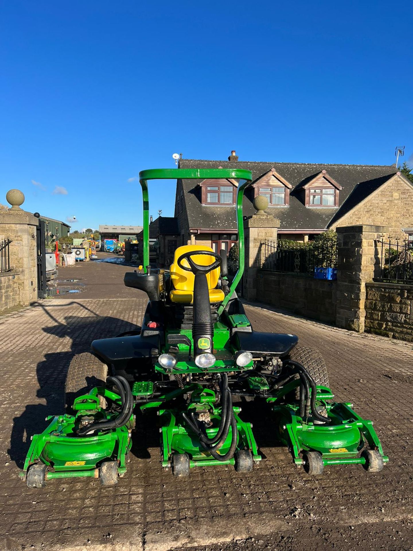 John Deere 8800 4WD Ride On Lawn Mower *PLUS VAT* - Image 8 of 18