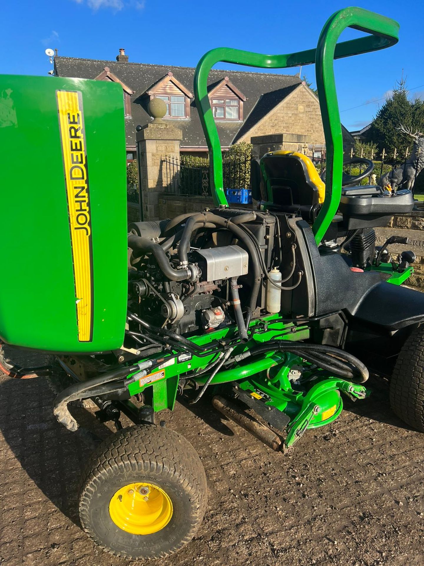 John Deere 8800 4WD Ride On Lawn Mower *PLUS VAT* - Image 16 of 18