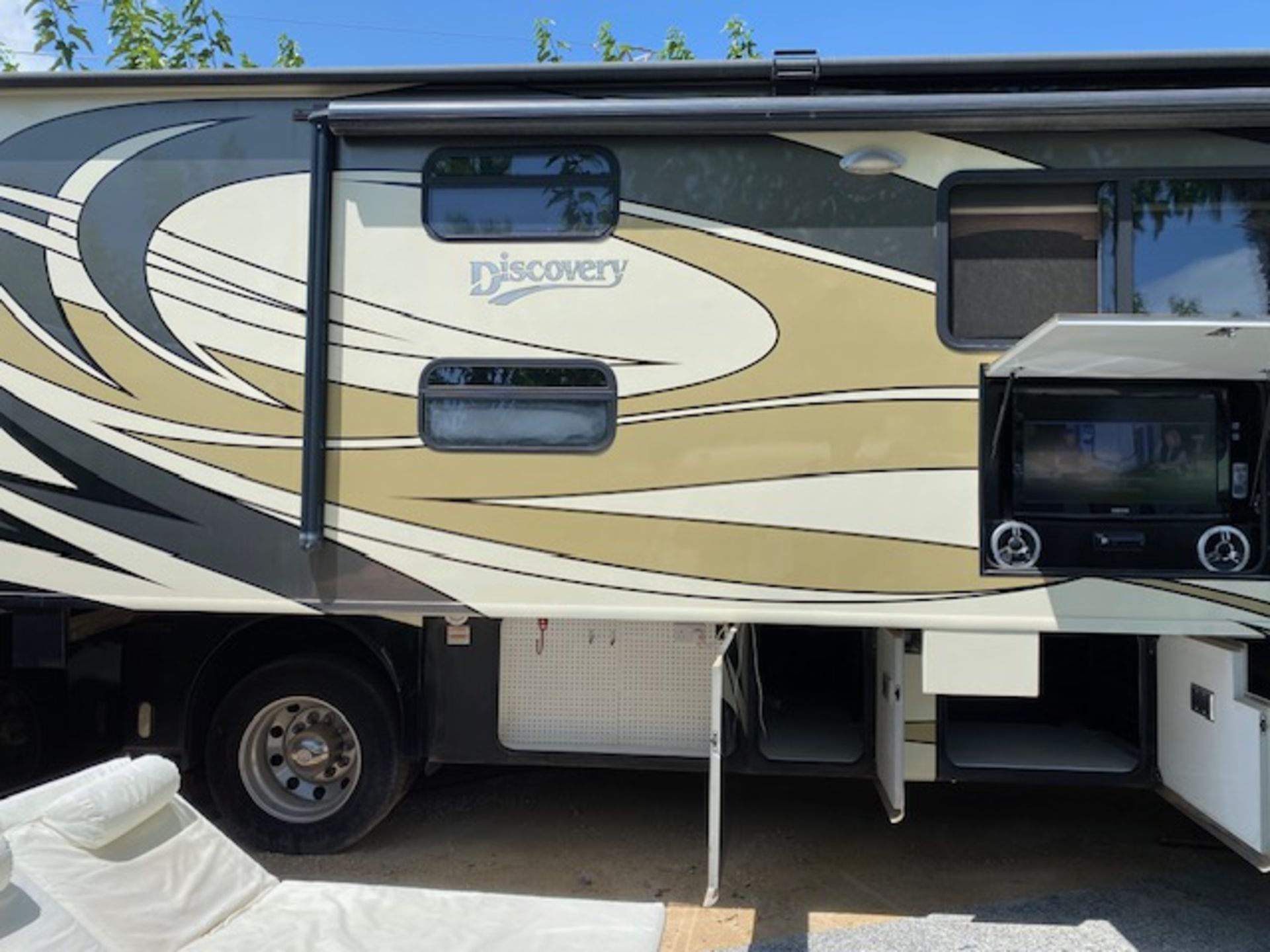 2010 FLEETWOOD DISCOVERY 40G AMERICAN MOTORHOME RV *NO VAT* - Image 8 of 39