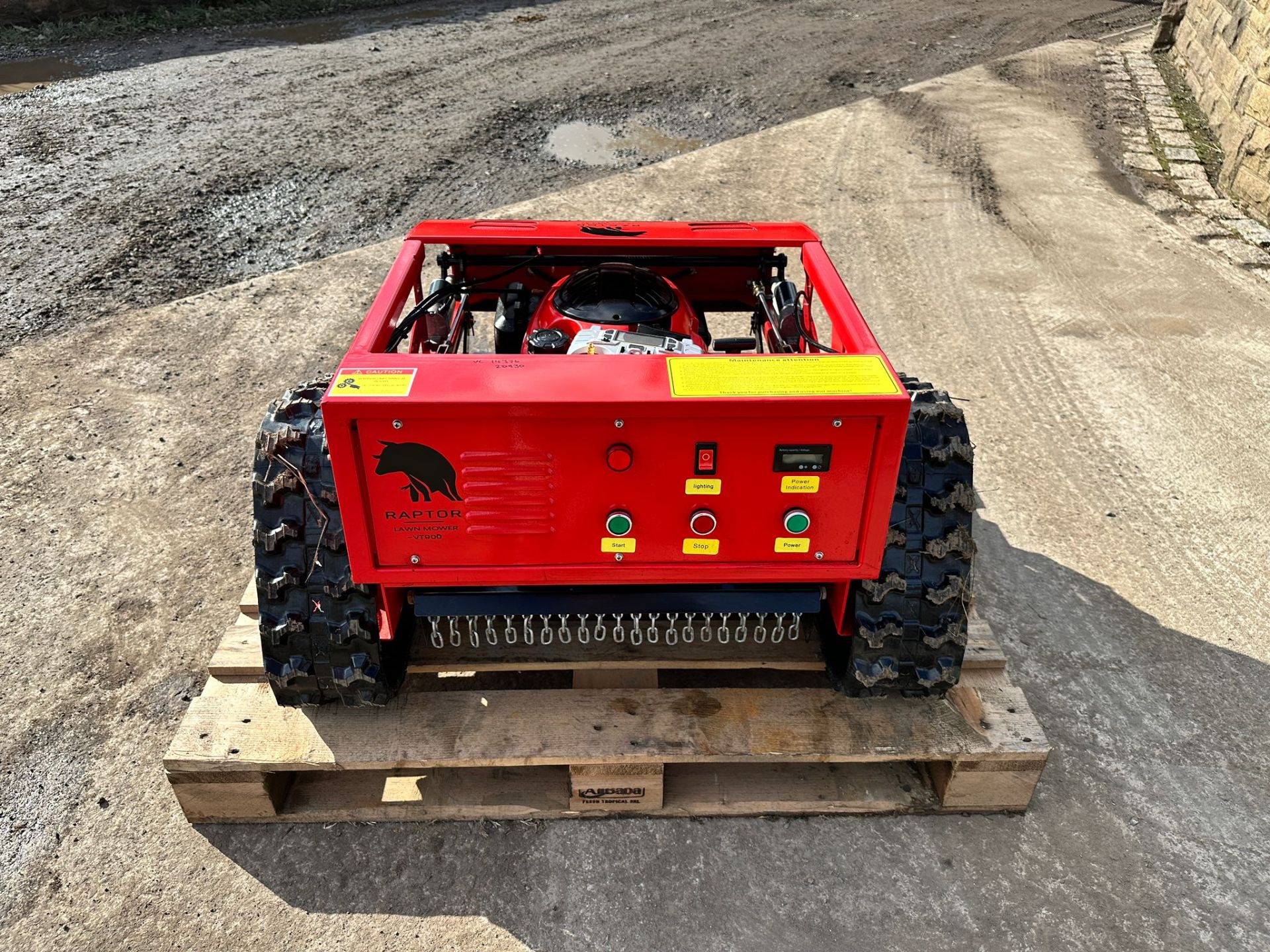 NEW/UNUSED RAPTOR VT900 BI-FUEL REMOTE CONTROLLED TRACKED BANK/SLOPE MOWER *PLUS VAT* - Image 6 of 13