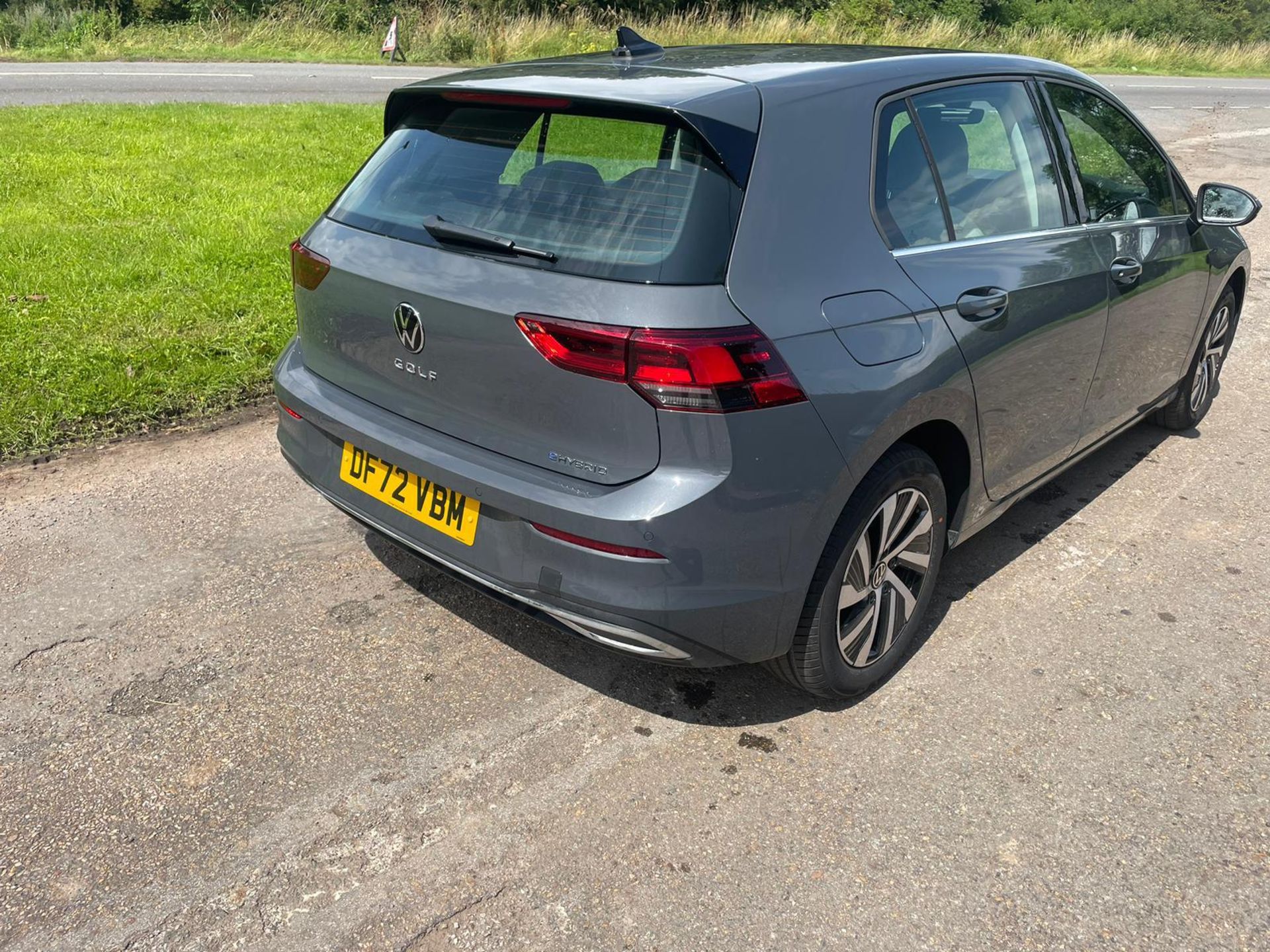 2023 VOLKSWAGEN GOLF STYLE TSI E-HYBRID S-A GREY HATCHBACK *NO VAT* - Image 7 of 32