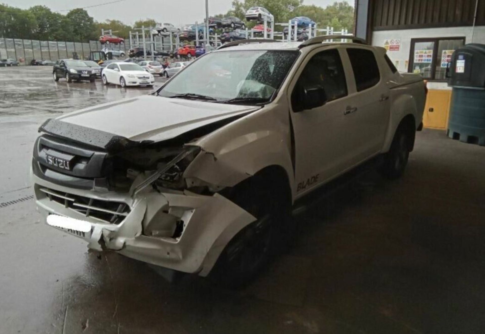 2017 ISUZU D-MAX BLADE AUTO WHITE PICK UP *PLUS VAT* - Image 3 of 9