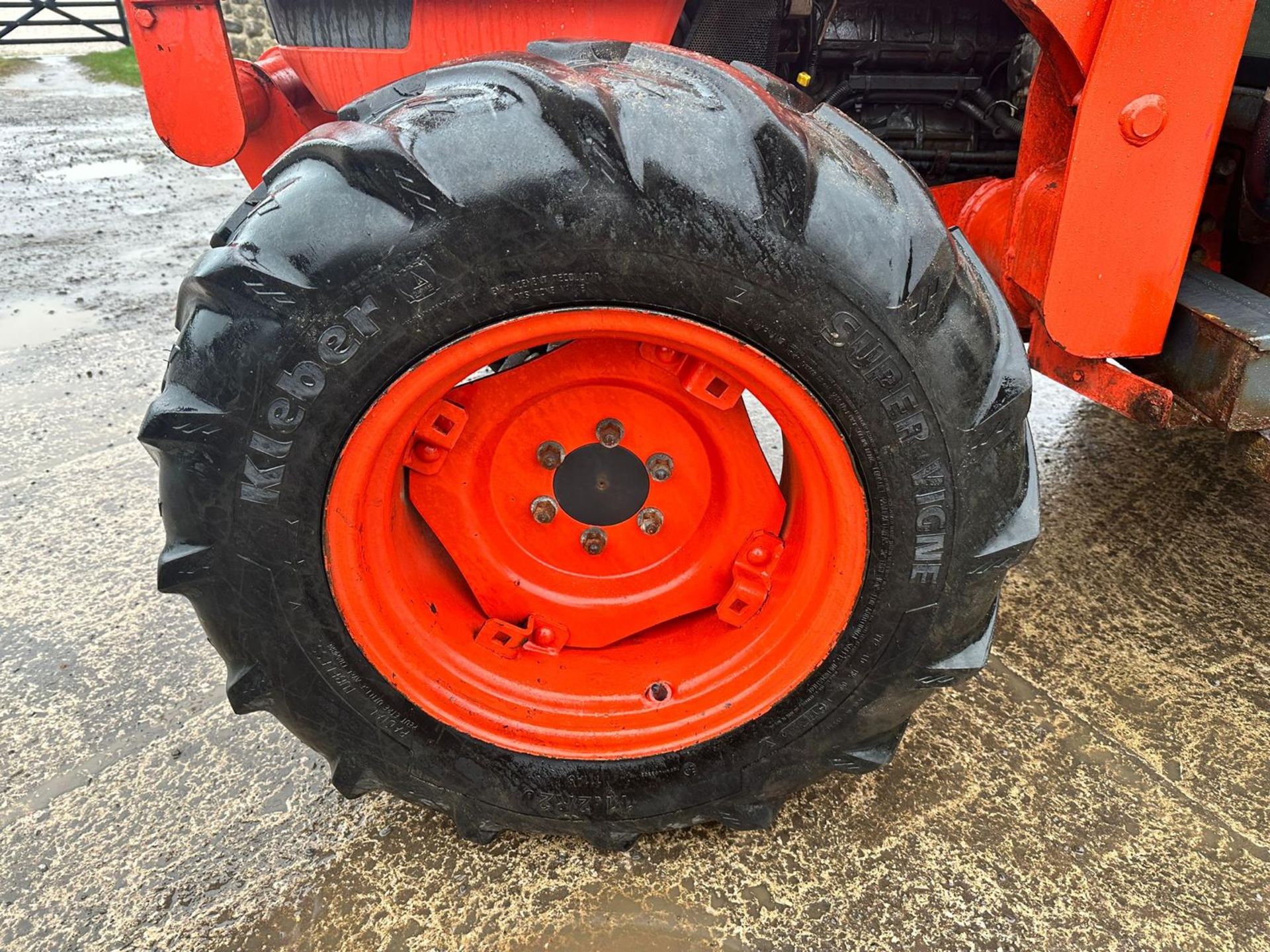 56 Reg. Kubota ME5700 4WD Tractor With Front Loader And Bucket *PLUS VAT* - Bild 19 aus 29