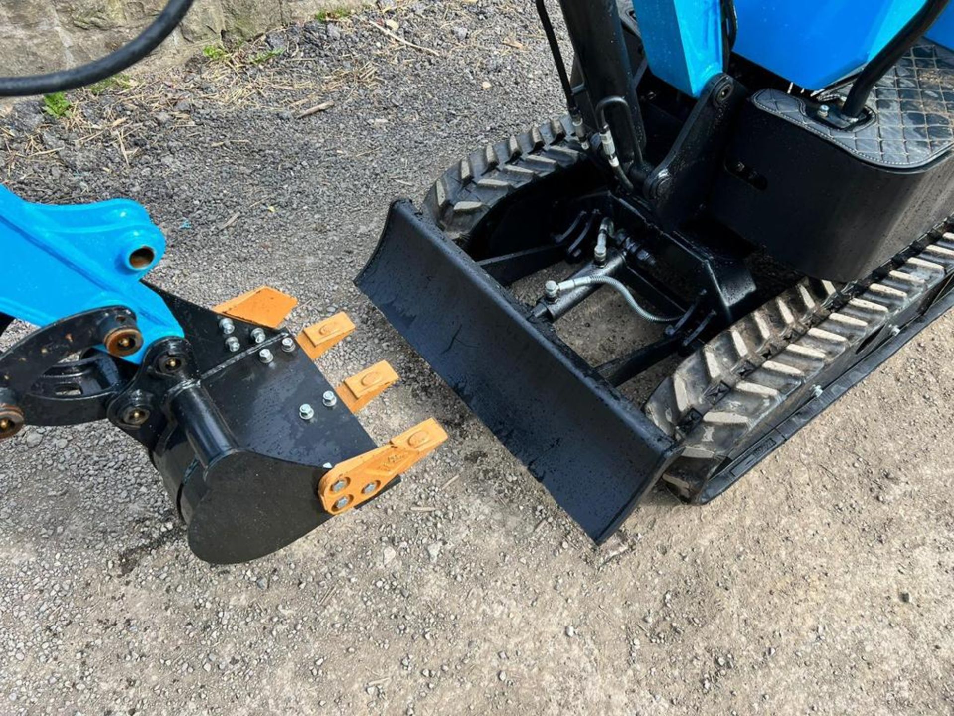 NEW/UNUSED JPC HT12 MINI EXCAVATOR BUNDLE! POSTHOLE BORER AND LOG GRAB *PLUS VAT* - Image 10 of 12