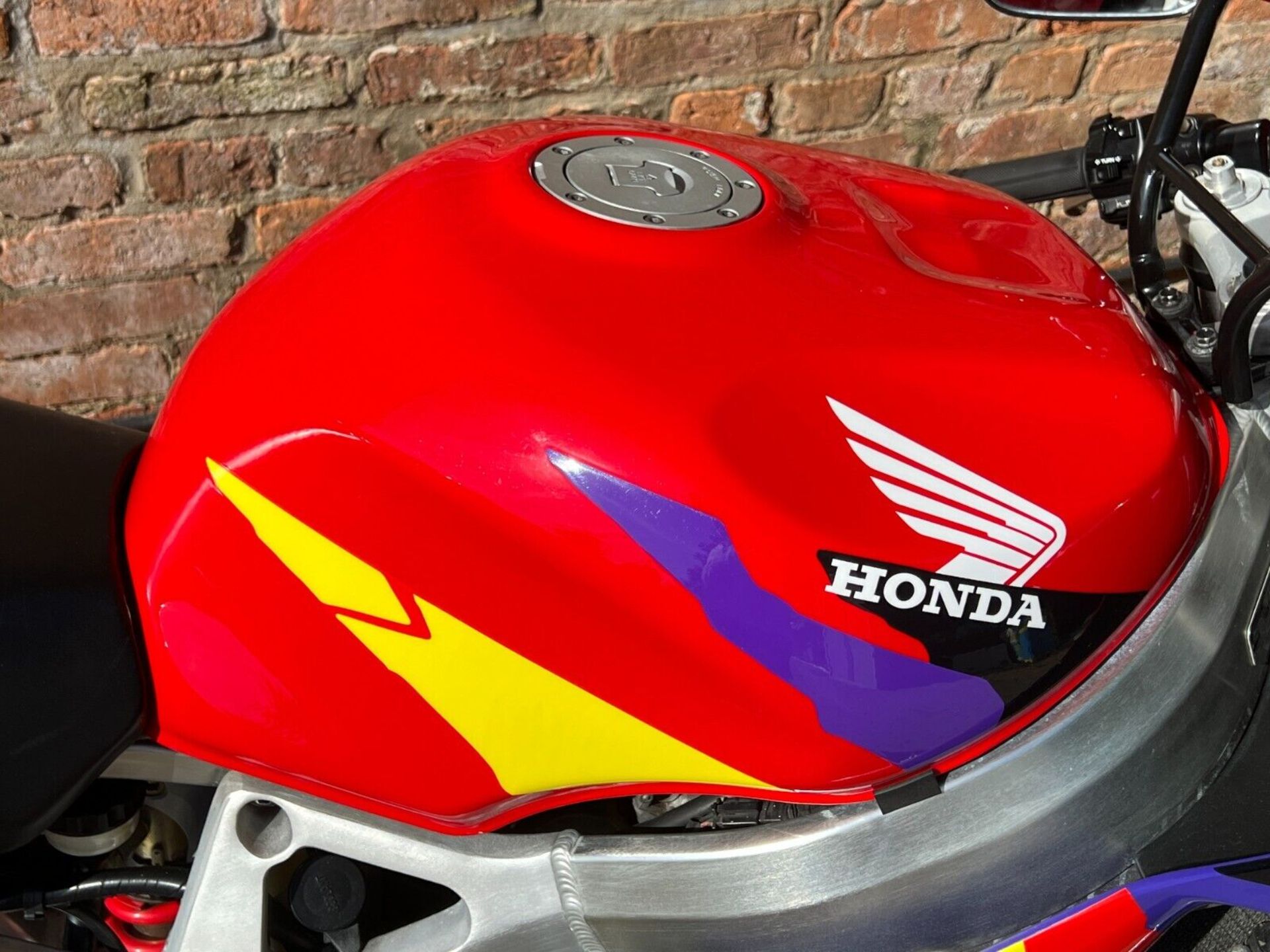 1996 HONDA FIREBLADE - VIRTUALLY MINT CONDITION * - Image 7 of 17