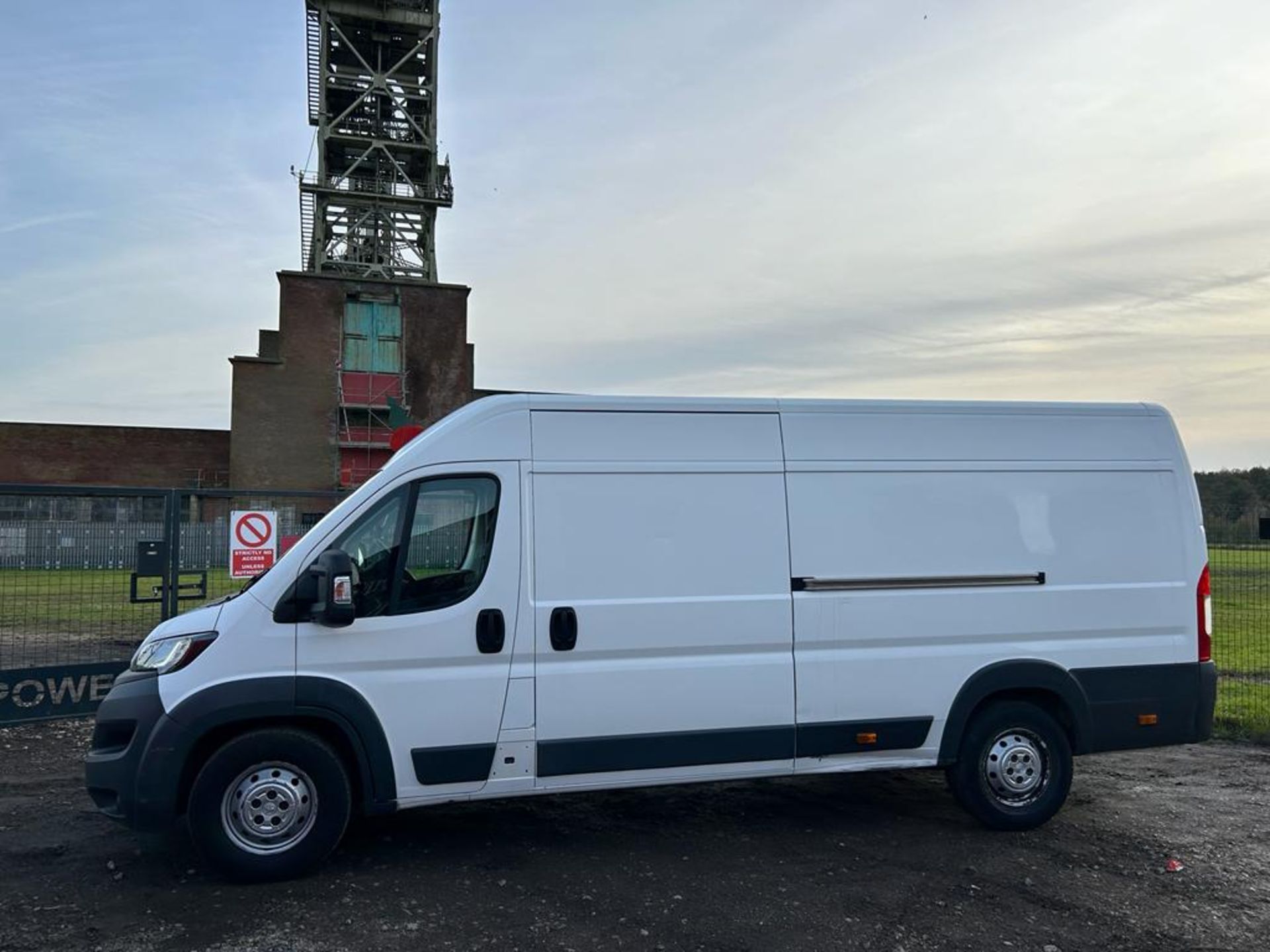 2018 PEUGEOT BOXER 435 L4H2 BLUE HDI WHITE PANEL VAN *NO VAT* - Image 4 of 13