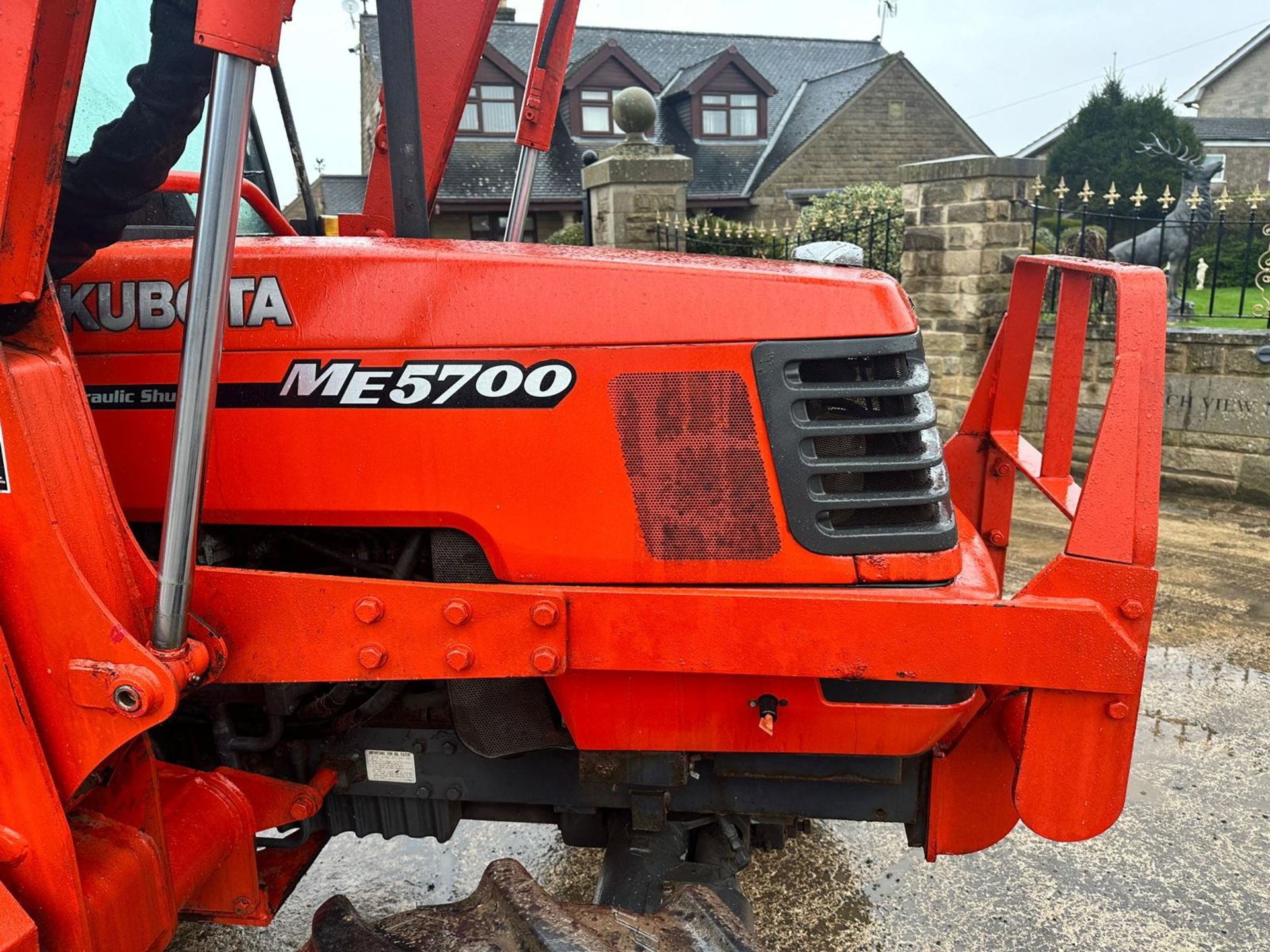 56 Reg. Kubota ME5700 4WD Tractor With Front Loader And Bucket *PLUS VAT* - Image 18 of 29