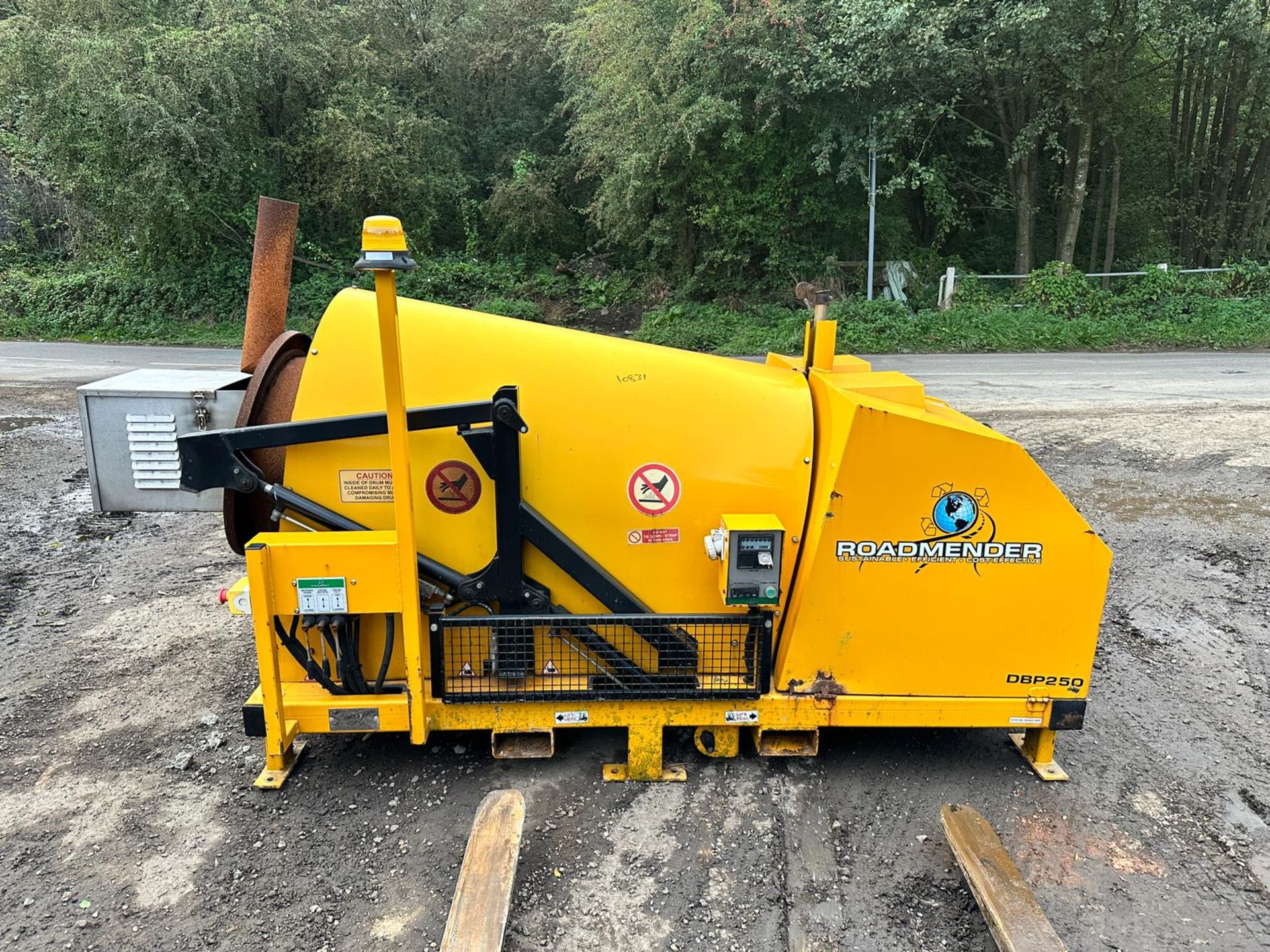 2017 ROADMENDER DBP250 MODEL 4 RECYCLING TARMAC (HOTBOX) MACHINE *PLUS VAT* - Image 5 of 14