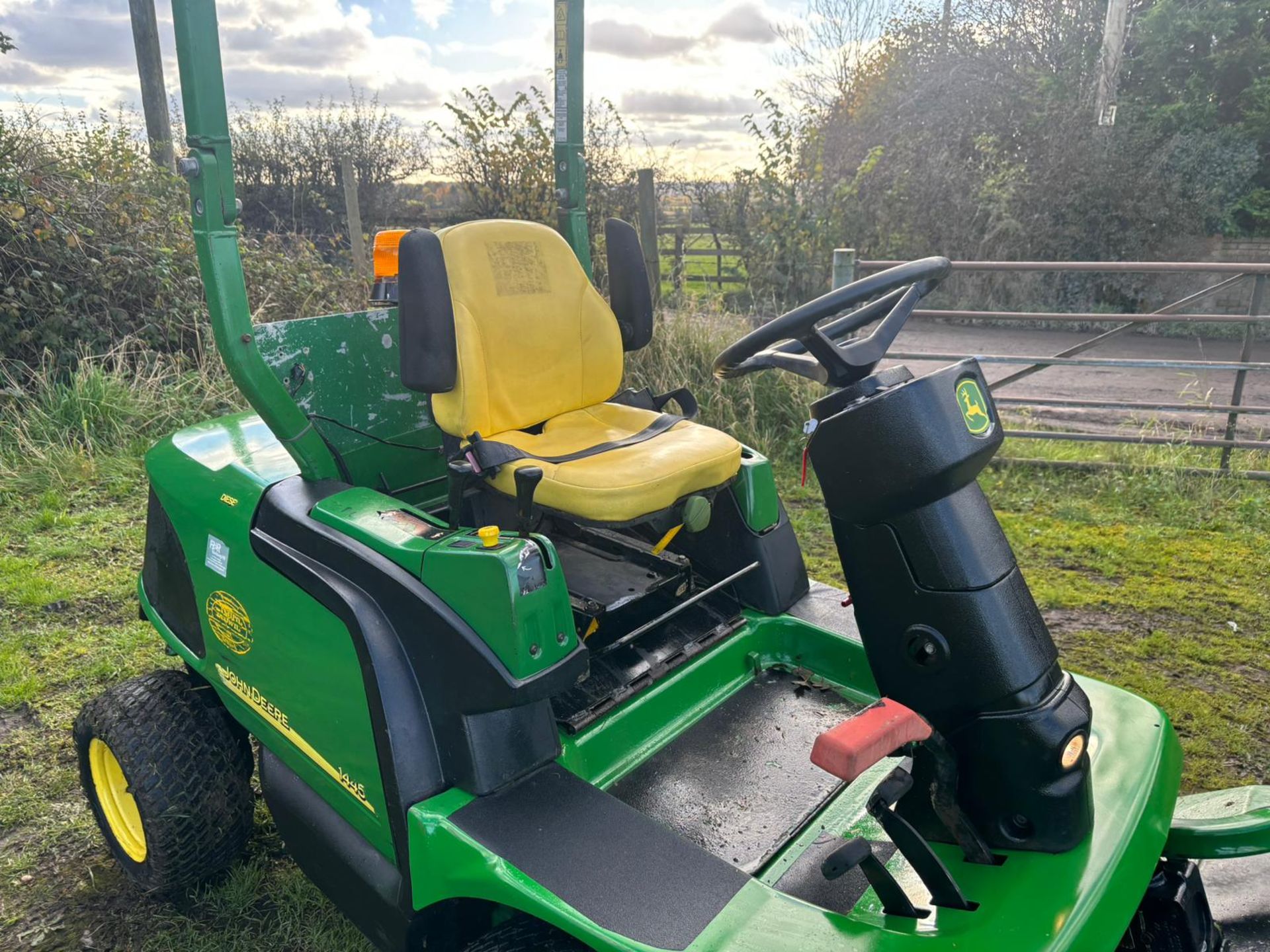 JOHN DEERE 1445 4WD OUTFRONT RIDE ON MOWER *PLUS VAT* - Image 10 of 14