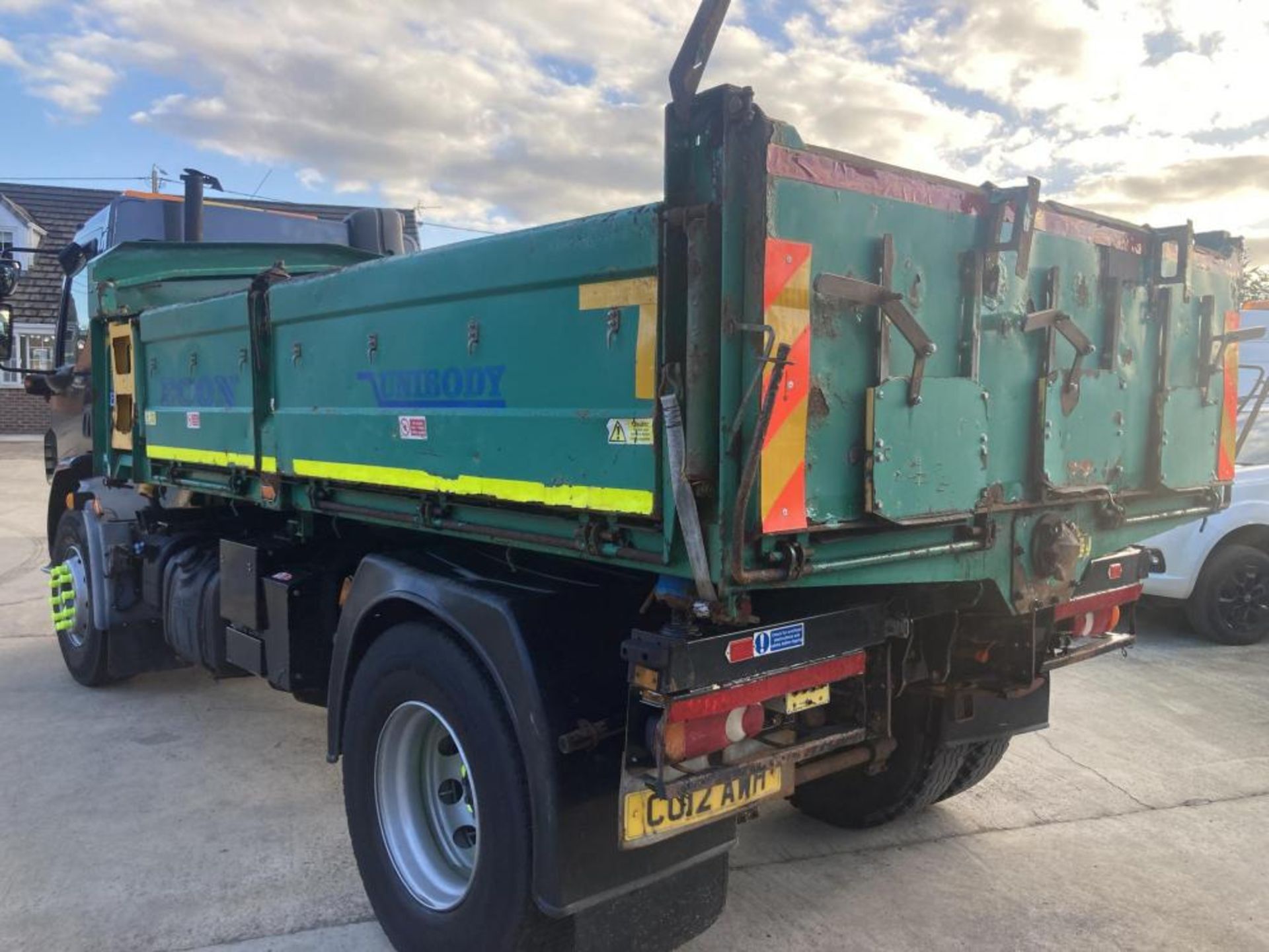 2012 DAF TRUCKS LF55.220 WHITE AND GREEN HCV 3-WAY TIPPER *PLUS VAT* - Image 8 of 24