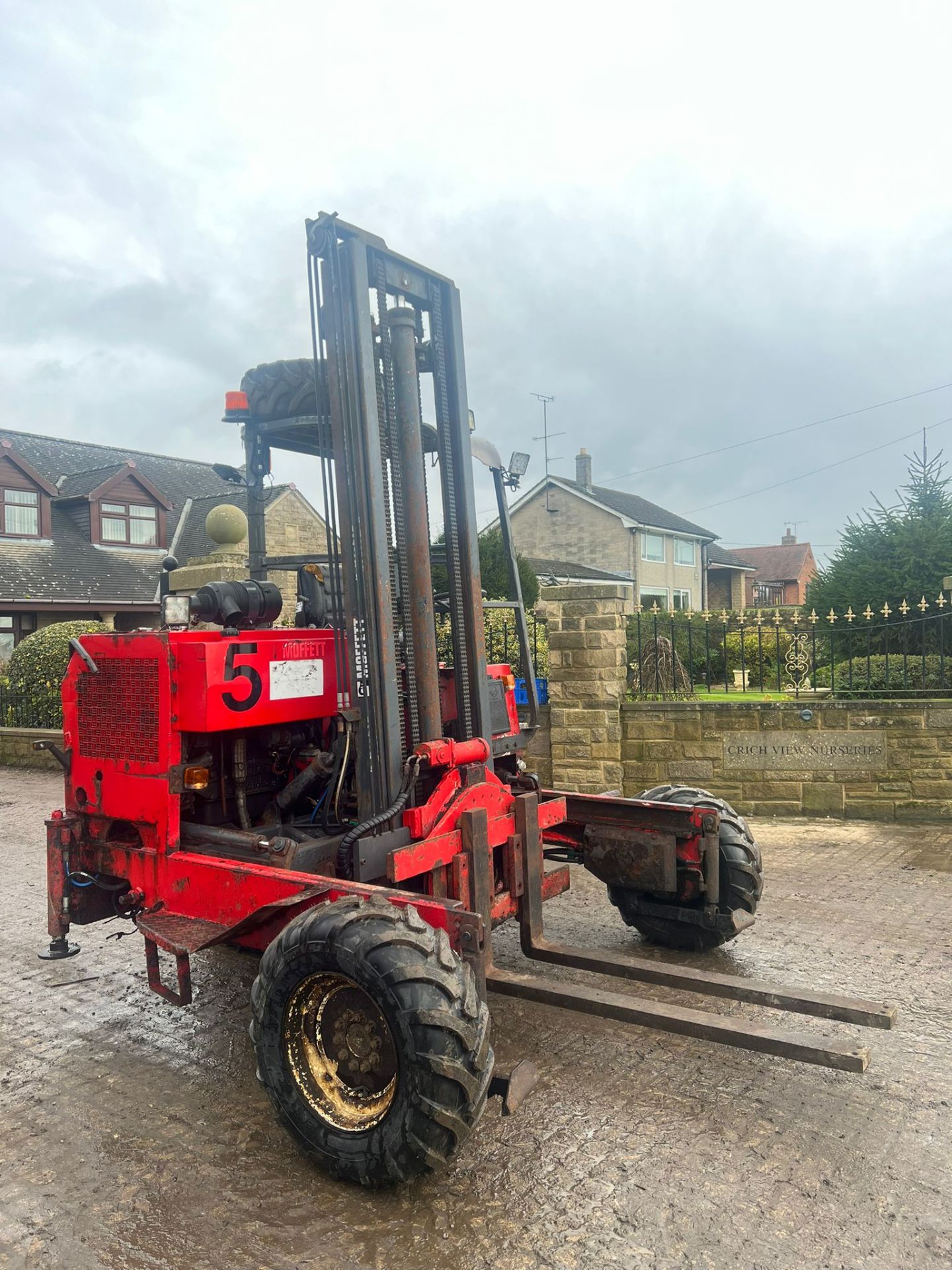 MOFFETT 2.4 TON FORKLIFT *PLUS VAT*