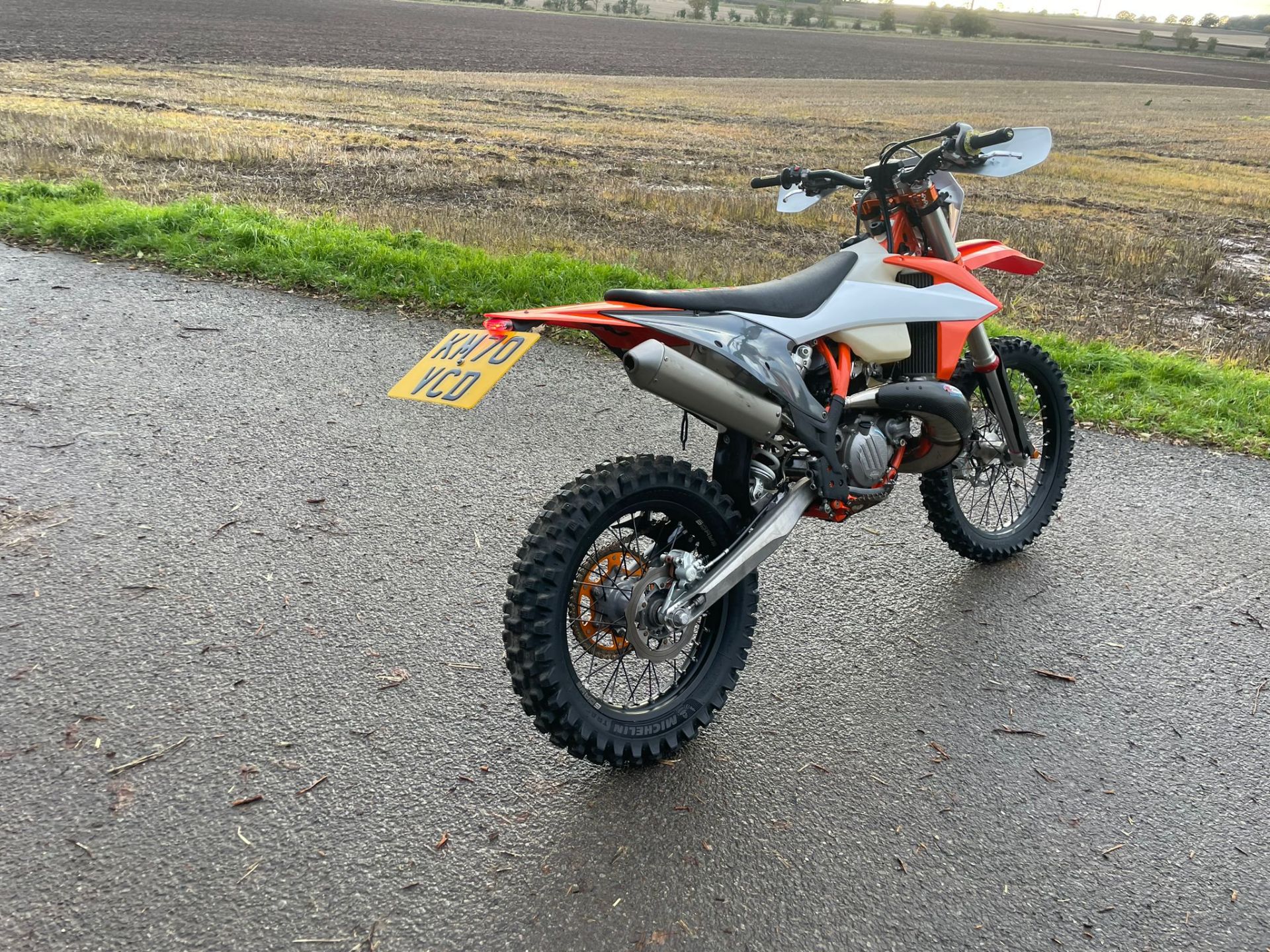 2020 KTM 300 EXC SIX DAYS TPI 21 ORANGE MOTORCYCLE *NO VAT* - Image 9 of 10