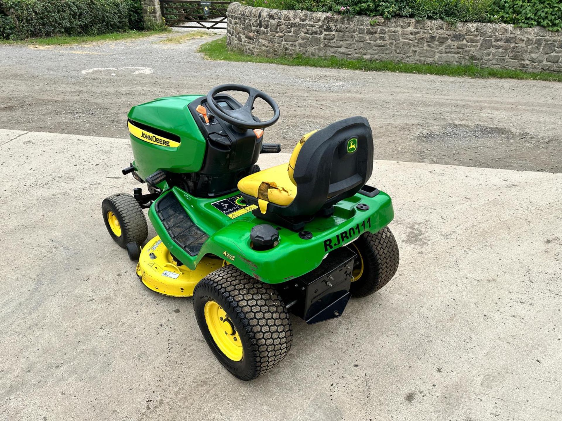 JOHN DEERE X304 4WS RIDE ON MOWER *PLUS VAT* - Image 6 of 15