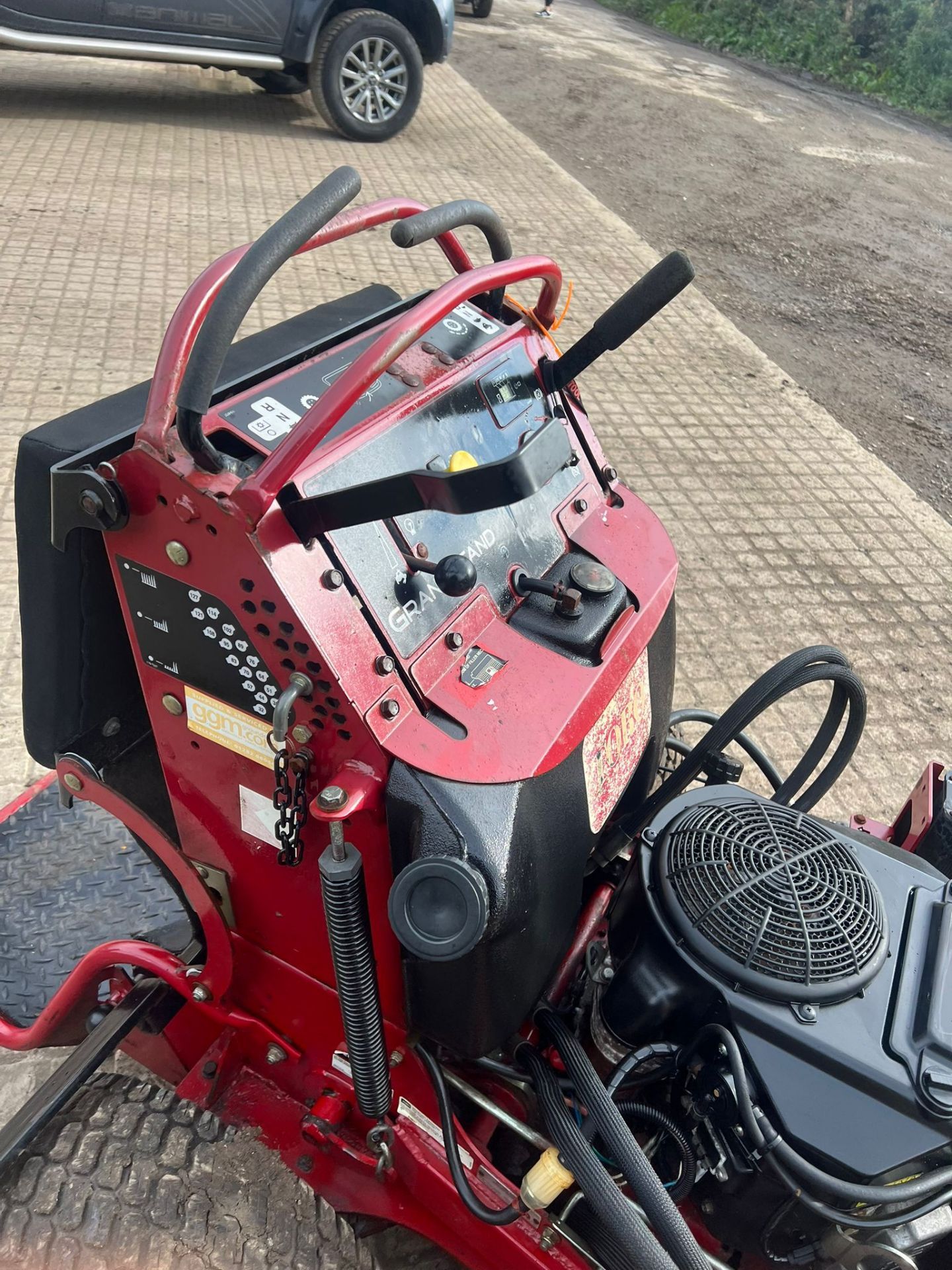 2013 TORO GRANDSTAND 48 STAND ON MOWER *PLUS VAT* - Image 8 of 10