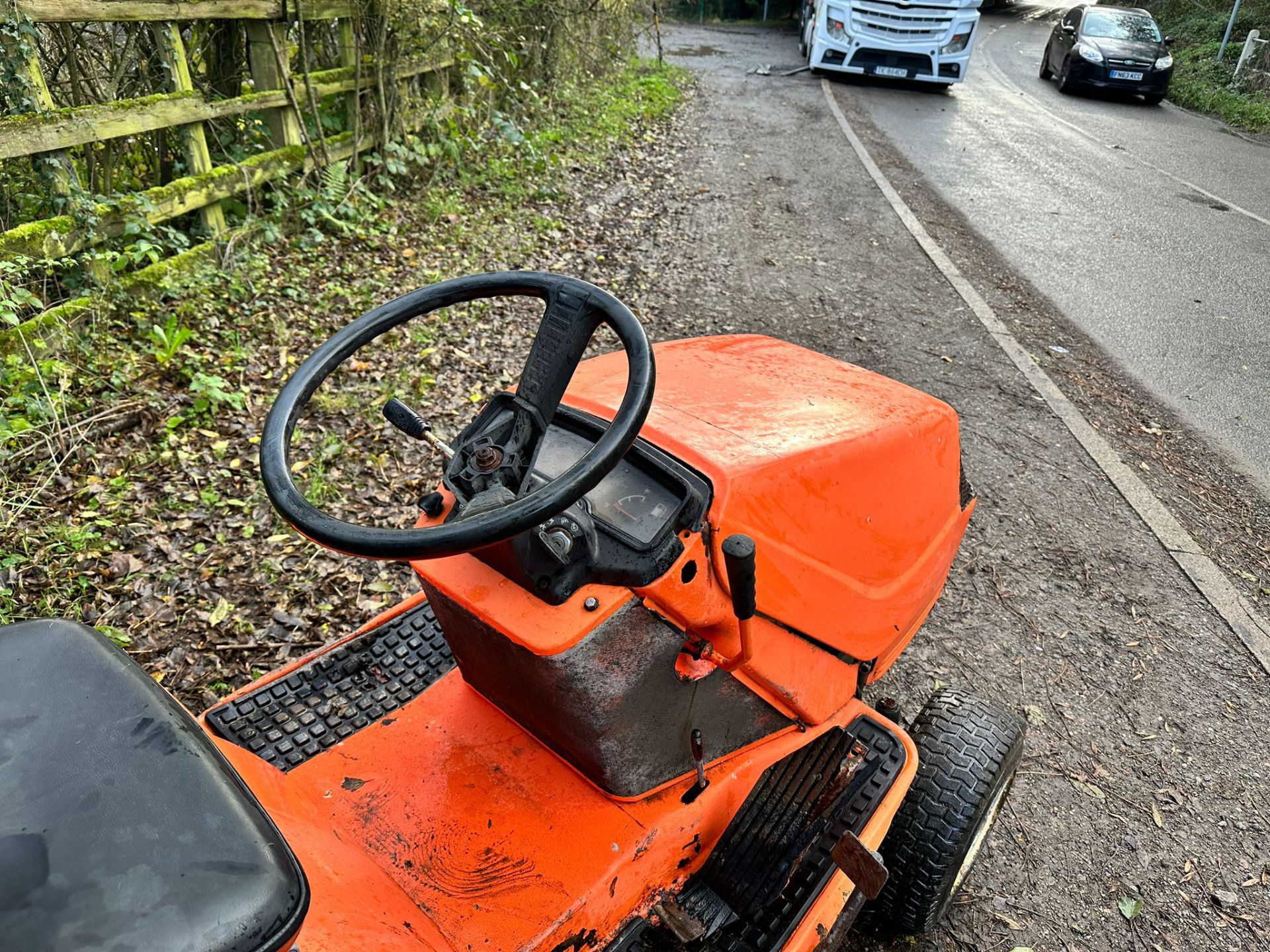 KUBOTA DIESEL RIDE ON TRACTOR MOWER *PLUS VAT* - Image 5 of 9