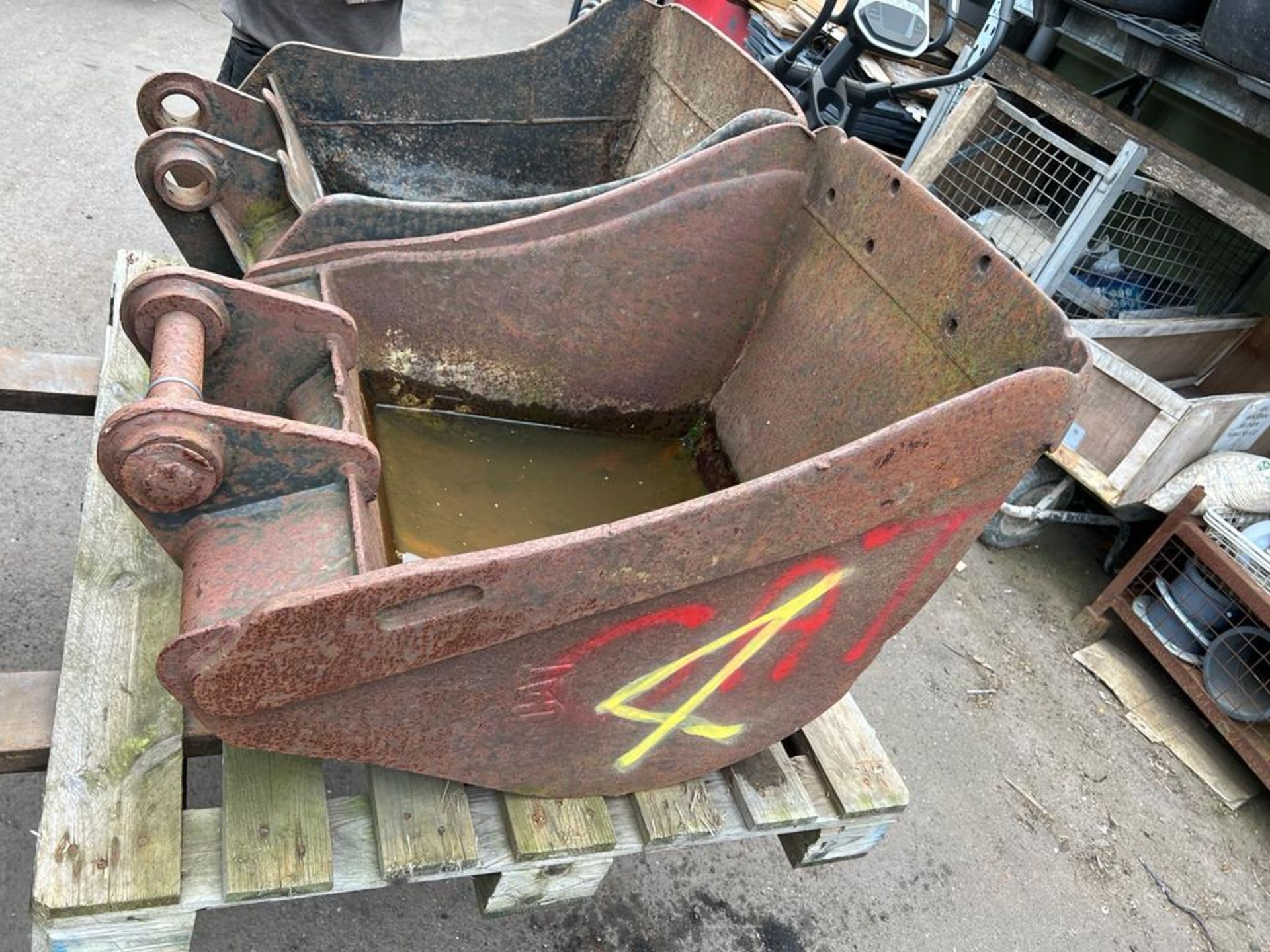 TRACTOR LOADER BUCKET *NO VAT*