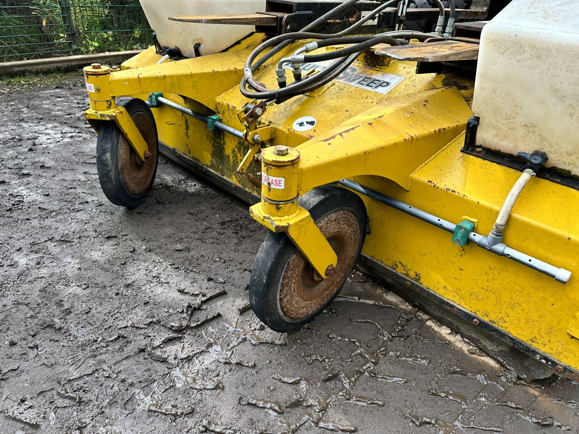 MULTISWEEP 425 SWEEPER COLLECTOR *PLUS VAT* - Image 6 of 9