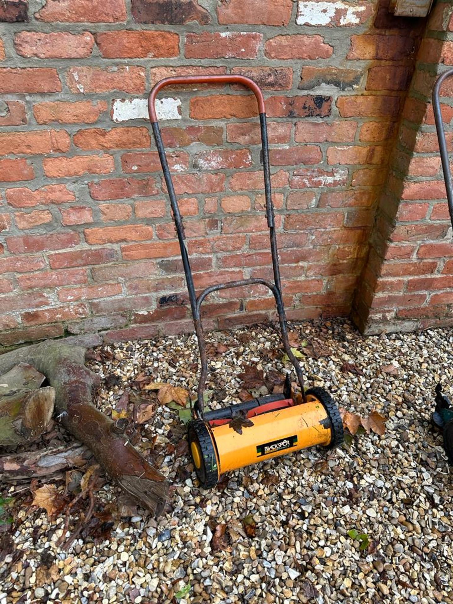 2 x Hand Mowers *NO VAT* - Image 2 of 5