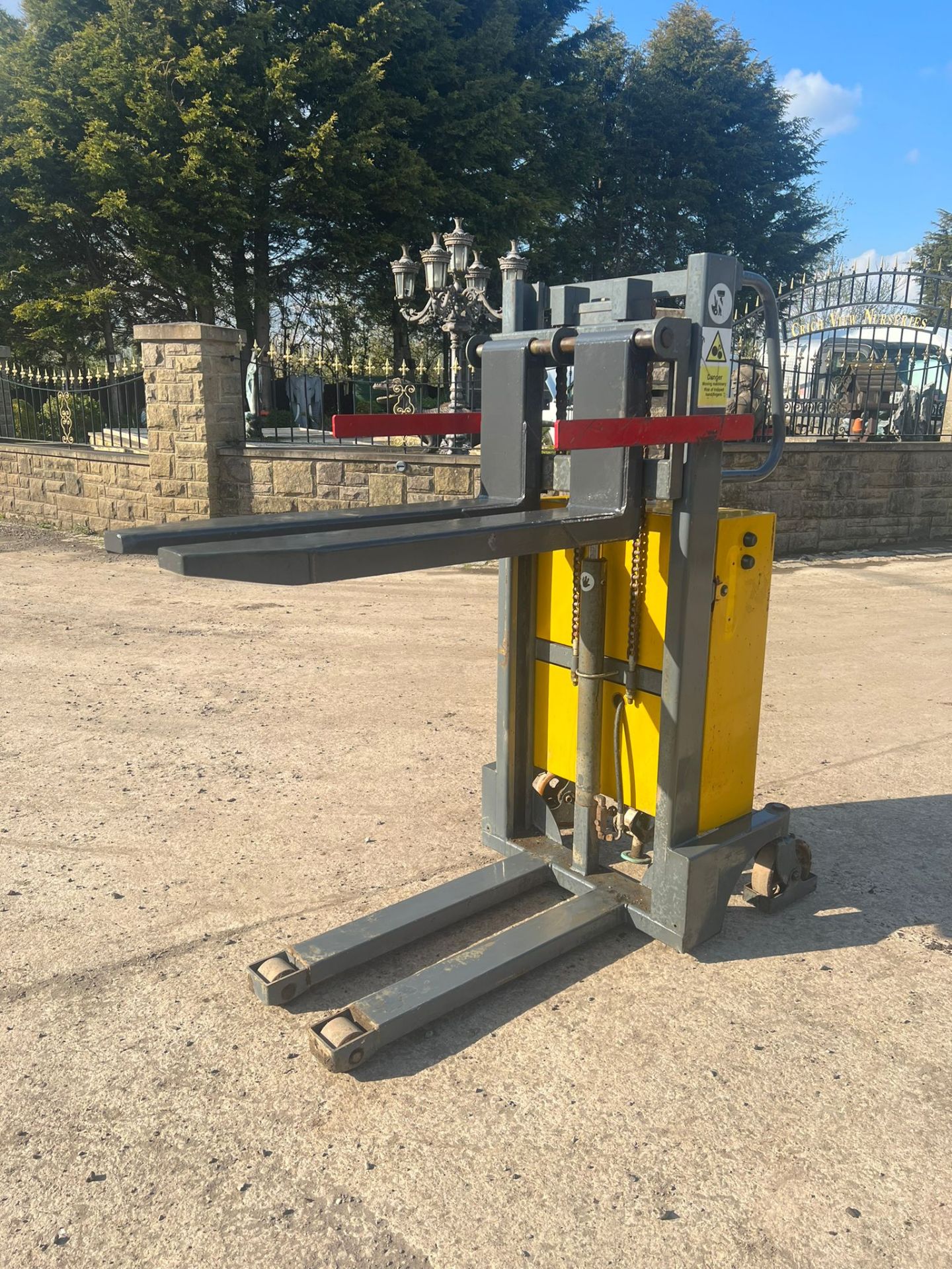 WARRIOR YM250 PALLET TRUCK *PLUS VAT* - Image 7 of 9