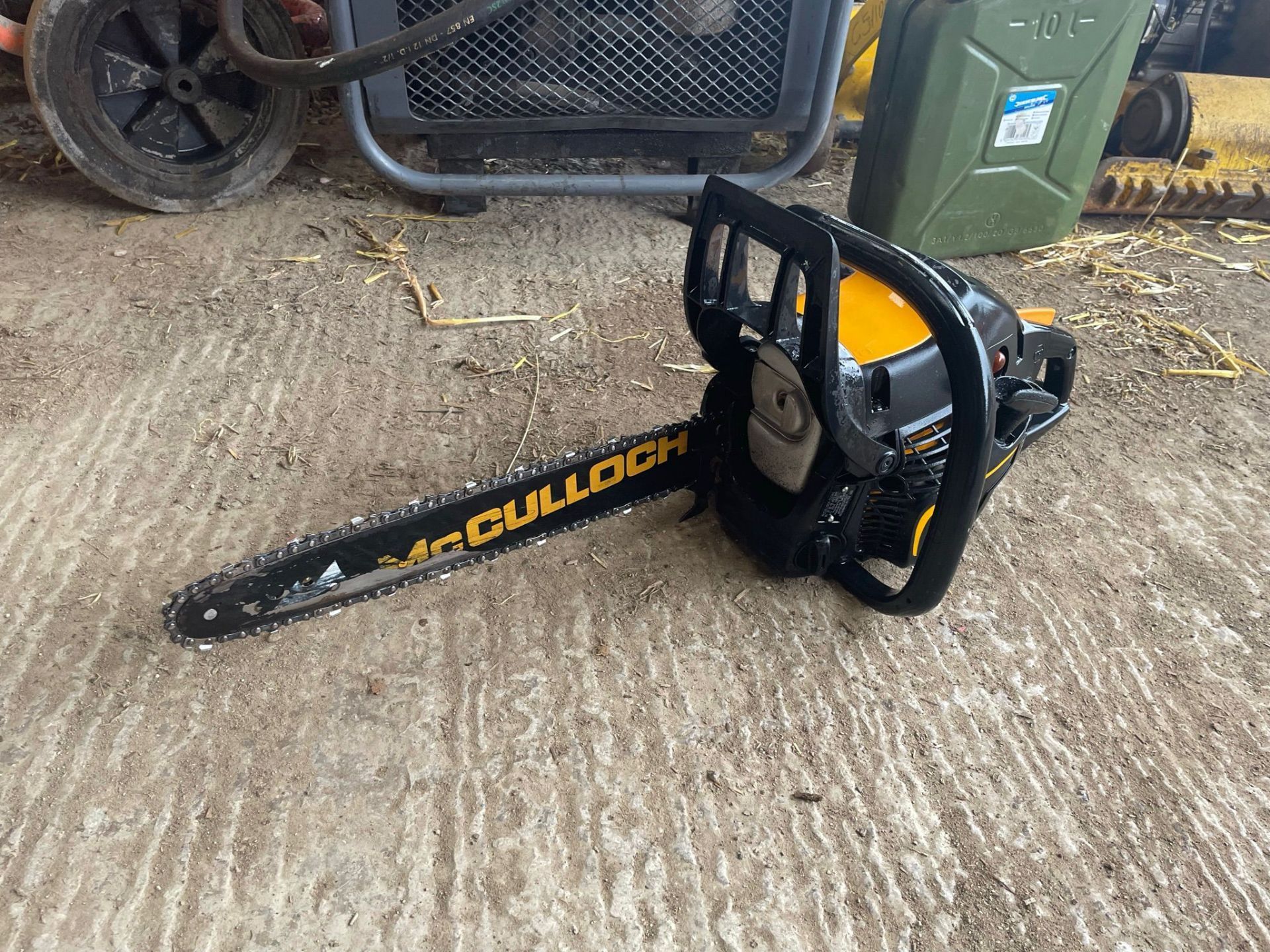 2018 McCulloch CS340 Petrol Handheld Chainsaw *NO VAT* - Image 2 of 4