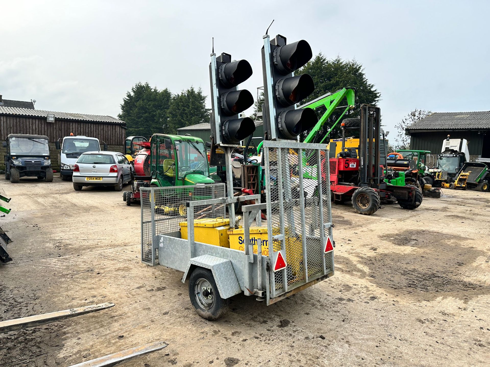 SINGLE AXLE TRAILER WITH SPW TRAFFIC LIGHTS *PLUS VAT* - Image 3 of 17