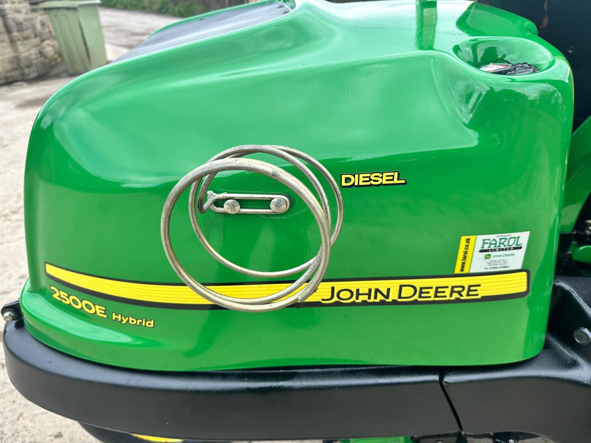 John Deere 2500E Hybrid 3 Gang Cylinder Mower With Grass Boxes *PLUS VAT* - Image 19 of 19