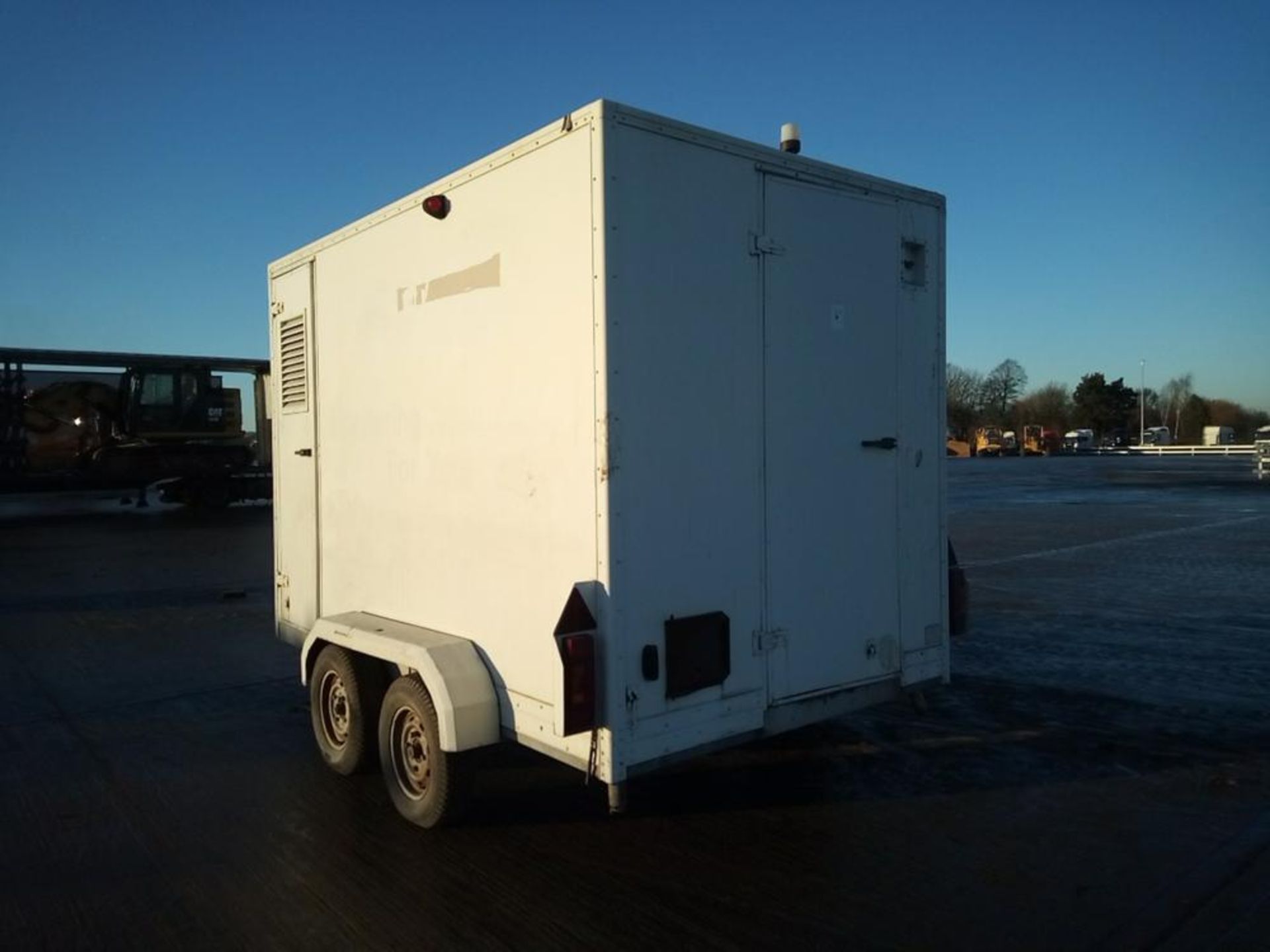 BANBURY TRAILERS 2 TON TWIN AXLE BOX TRAILER, SIDE AND REAR DOOR *PLUS VAT* - Image 3 of 7