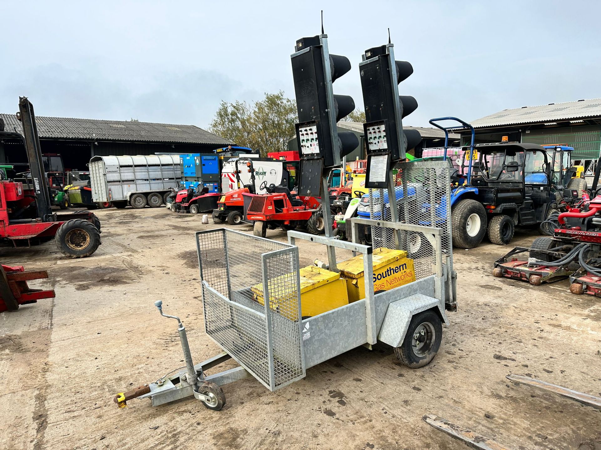 SINGLE AXLE TRAILER WITH SPW TRAFFIC LIGHTS *PLUS VAT* - Image 5 of 17