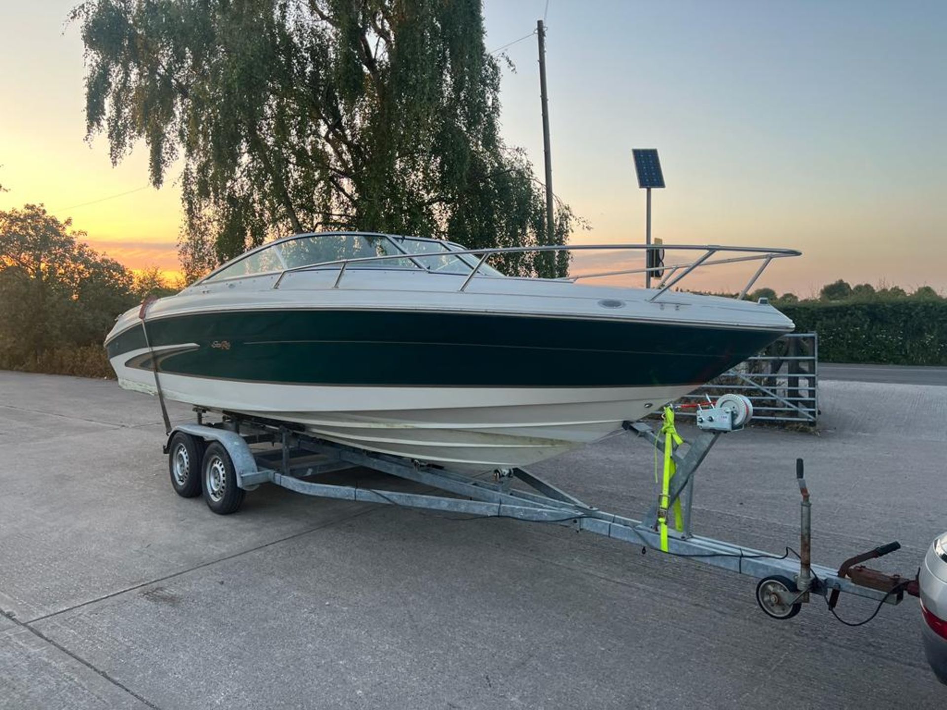 2001 Sea Ray 230 overnighter 5.7 V8 MerCruiser Inboard *NO VAT*