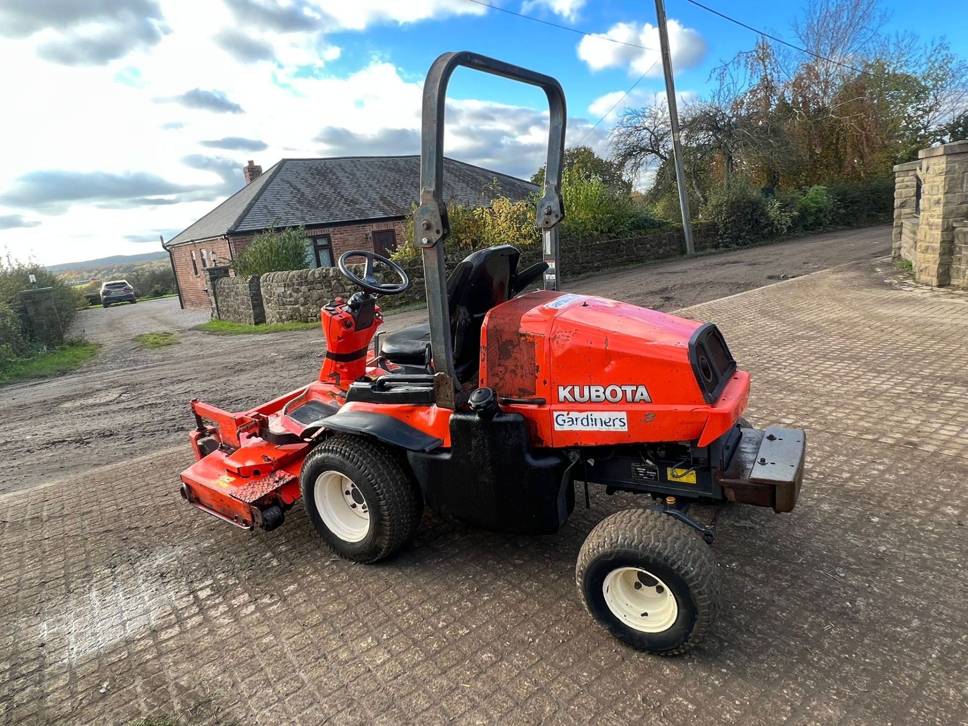 KUBOTA F3680 4WD OUTFRONT RIDE ON MOWER *PLUS VAT* - Image 6 of 12