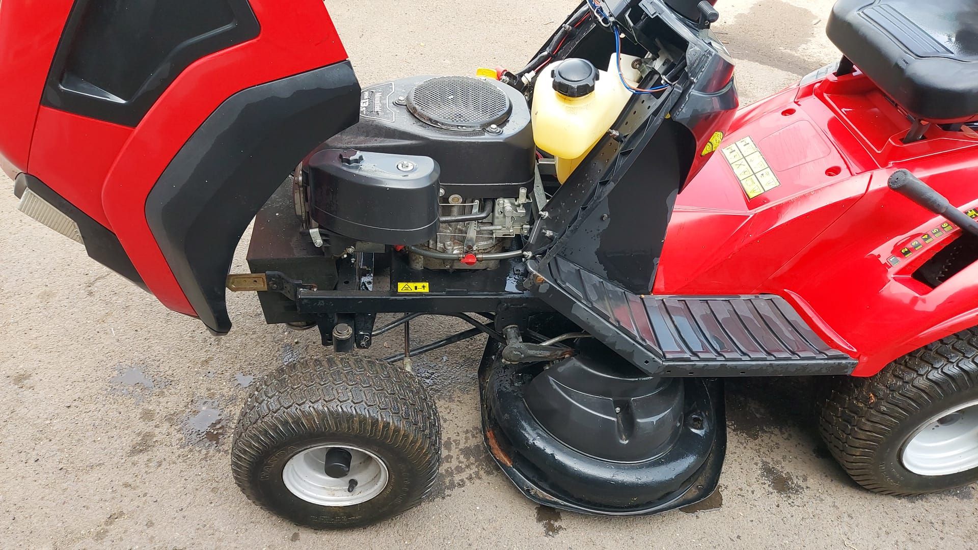 MOUNTFIELD 1436H RIDE ON MOWER *NO VAT* - Image 5 of 8