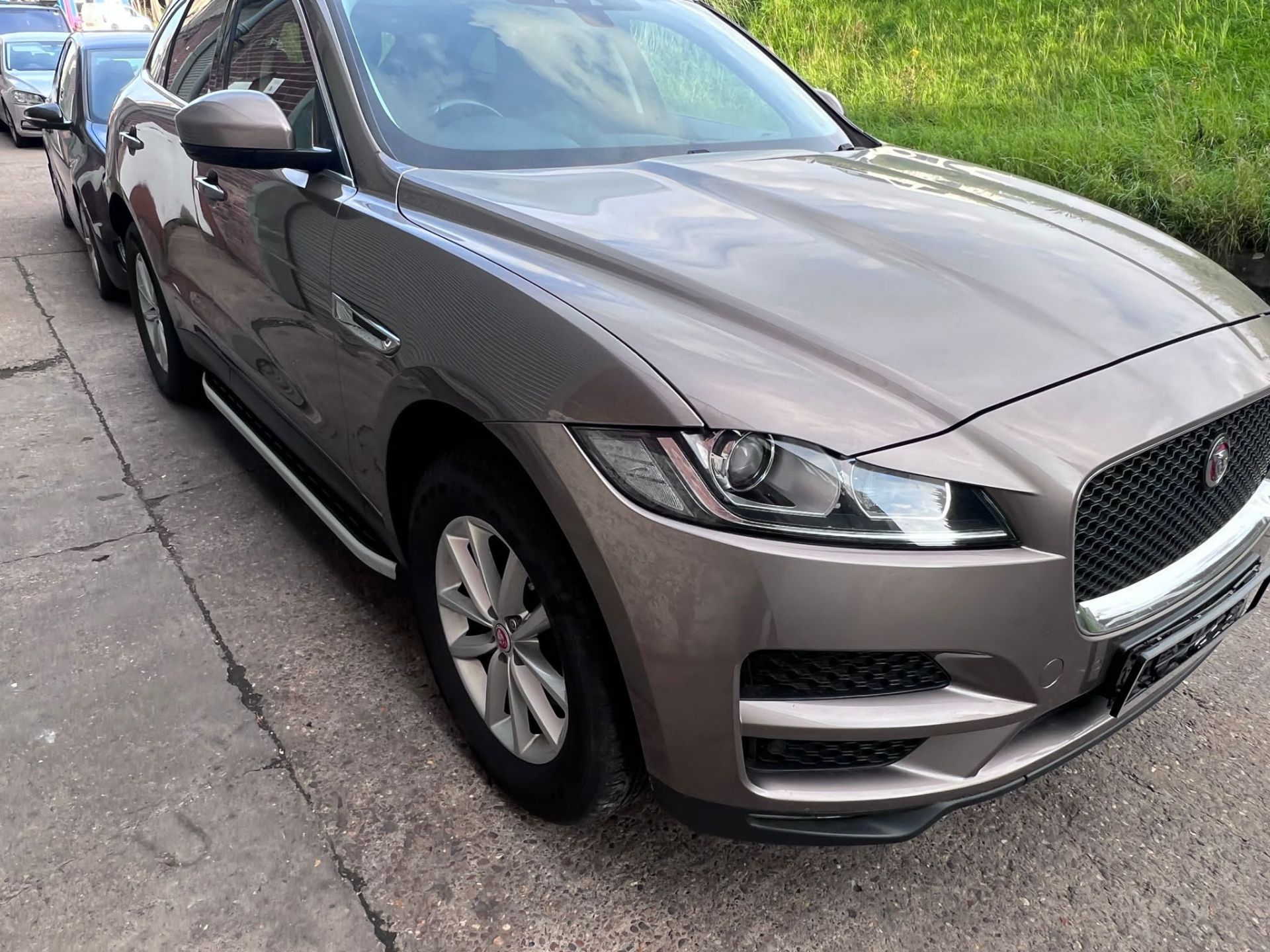 2016 JAGUARF-PACE PRESTIGE D BRONZE SUV ESTATE *NO VAT* - Image 7 of 11