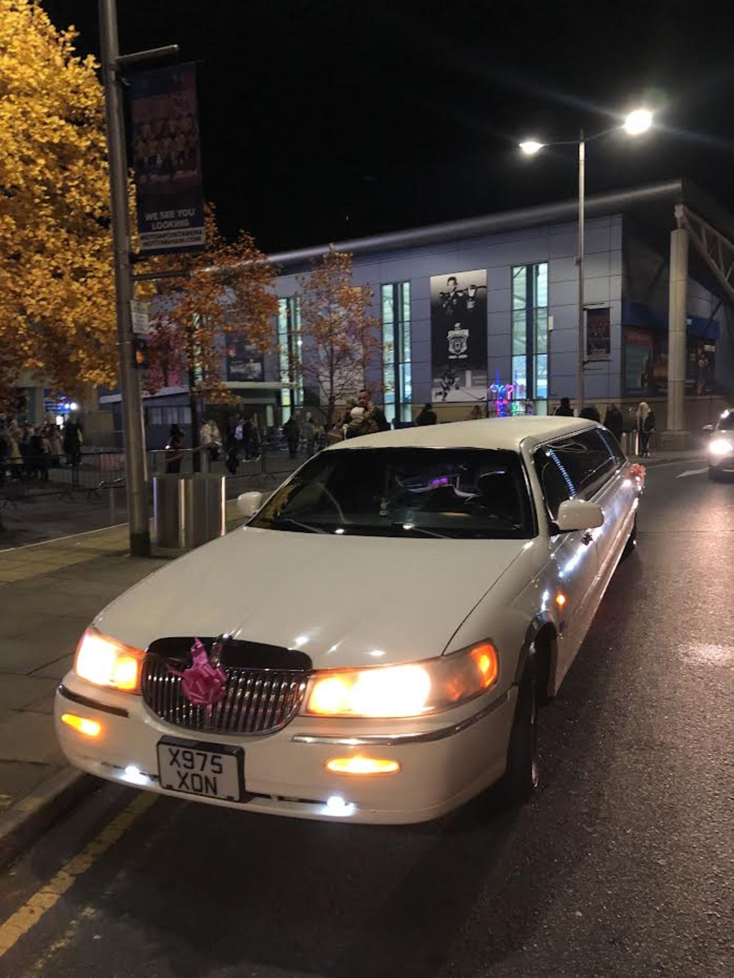 2001 LINCOLN TOWN CAR AUTO WHITE 10 SEATER LIMOUSINE *NO VAT* - Image 3 of 4