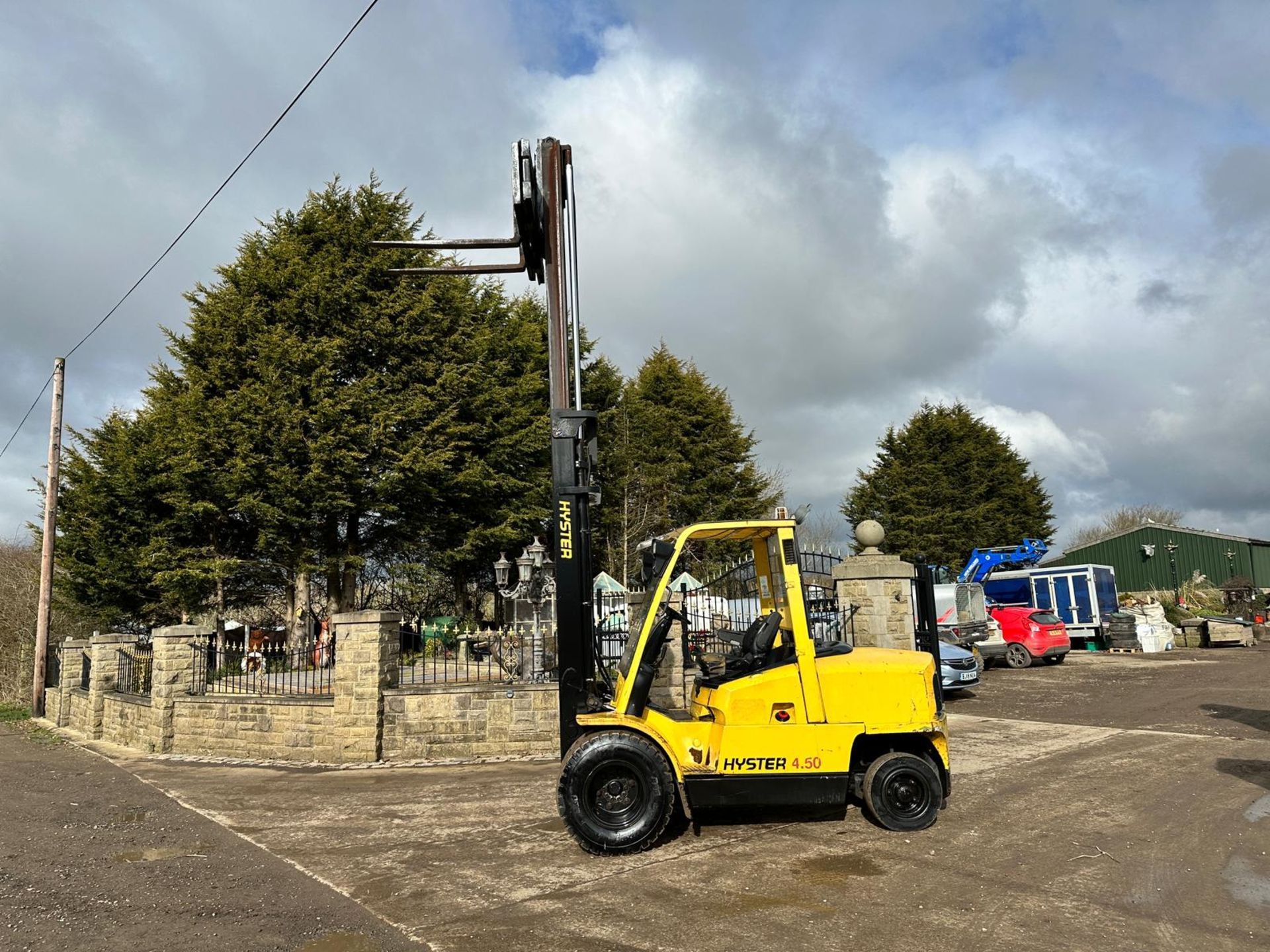 Hyster H4.50XM 4.5 Ton Twin Wheeled Diesel Forklift *PLUS VAT* - Image 3 of 16