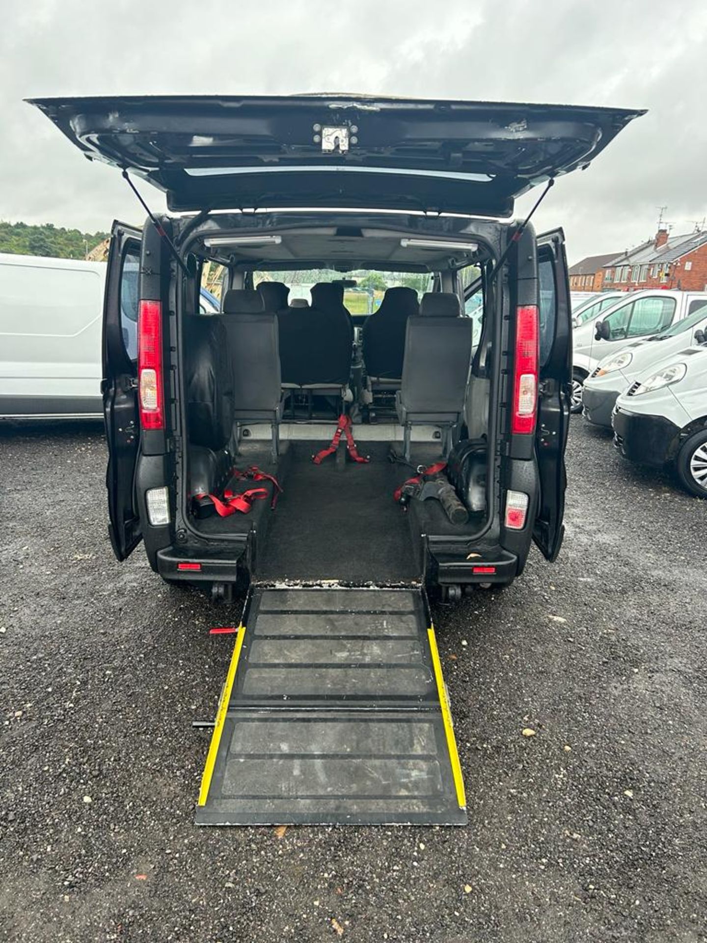 2010 RENAULT TRAFIC SL27 DCI 115 BLACK VAN DERIVED CAR WITH MOBILITY WHEELCHAIR ACCESS *NO VAT* - Image 8 of 18