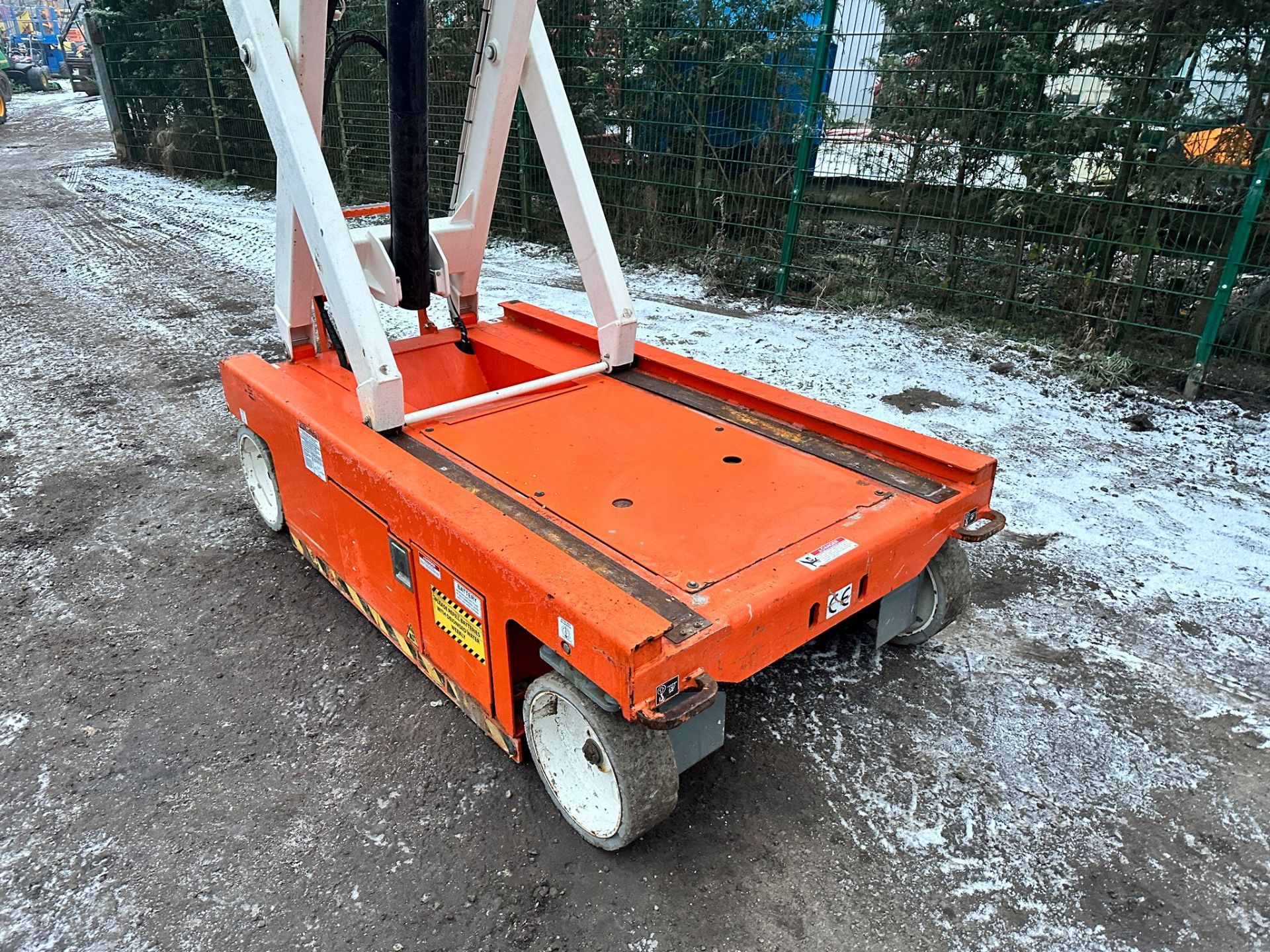 2016 SNORKEL S4726E ELECTRIC SCISSOR LIFT *PLUS VAT* - Image 7 of 12