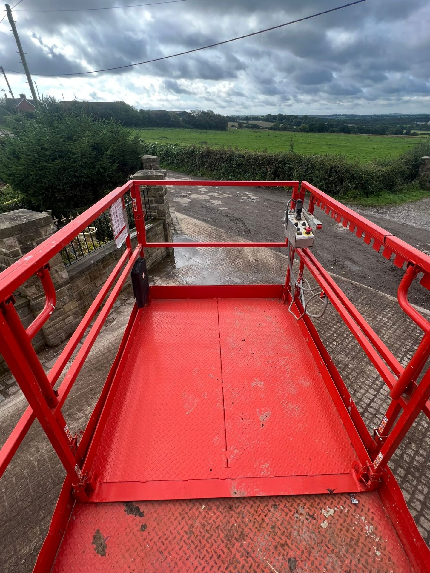 2011 SKYJACK SJ6832RT 4WD ROUGH TERRAIN SCISSOR LIFT *PLUS VAT* - Image 10 of 15