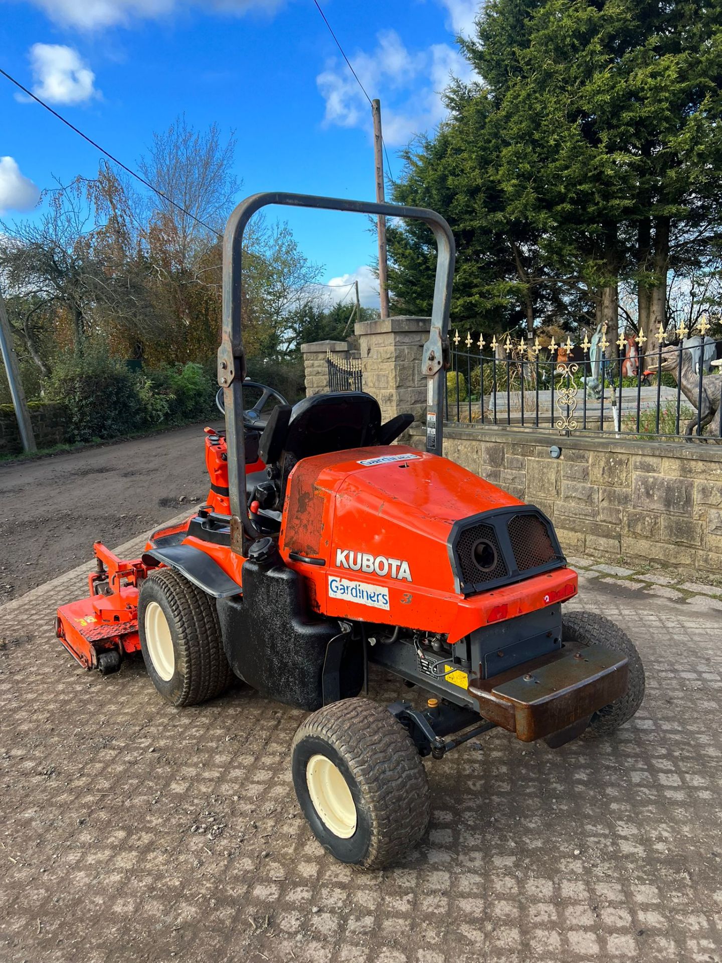 KUBOTA F3680 4WD OUTFRONT RIDE ON MOWER *PLUS VAT* - Image 7 of 12
