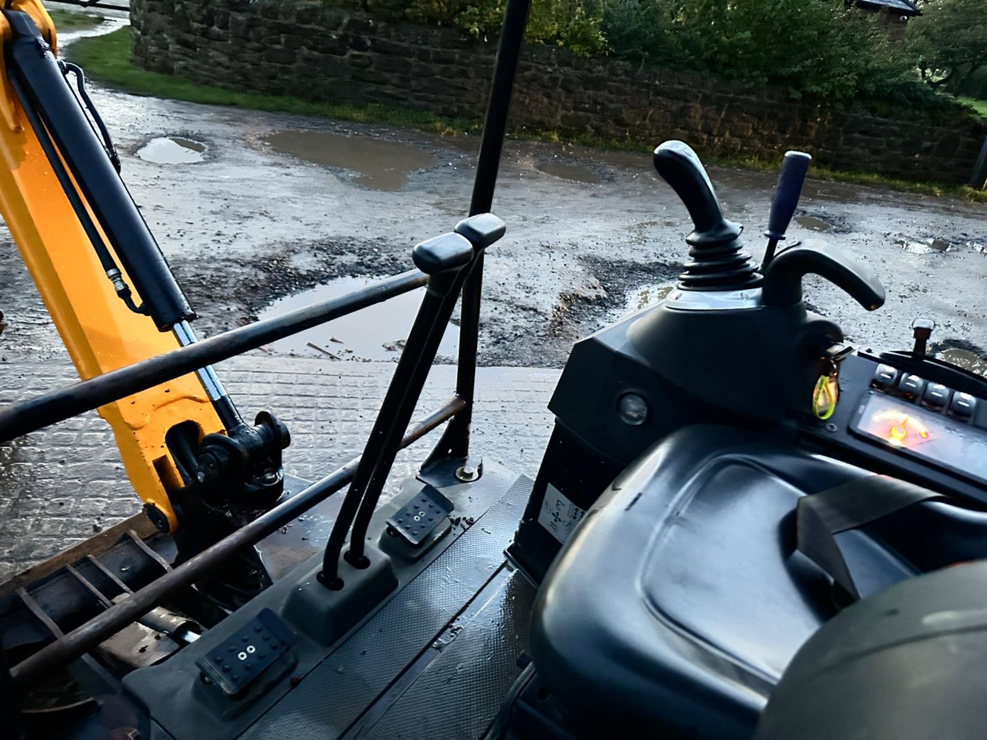 2018 JCB 15C-1 MINI EXCAVATOR *PLUS VAT* - Image 18 of 19