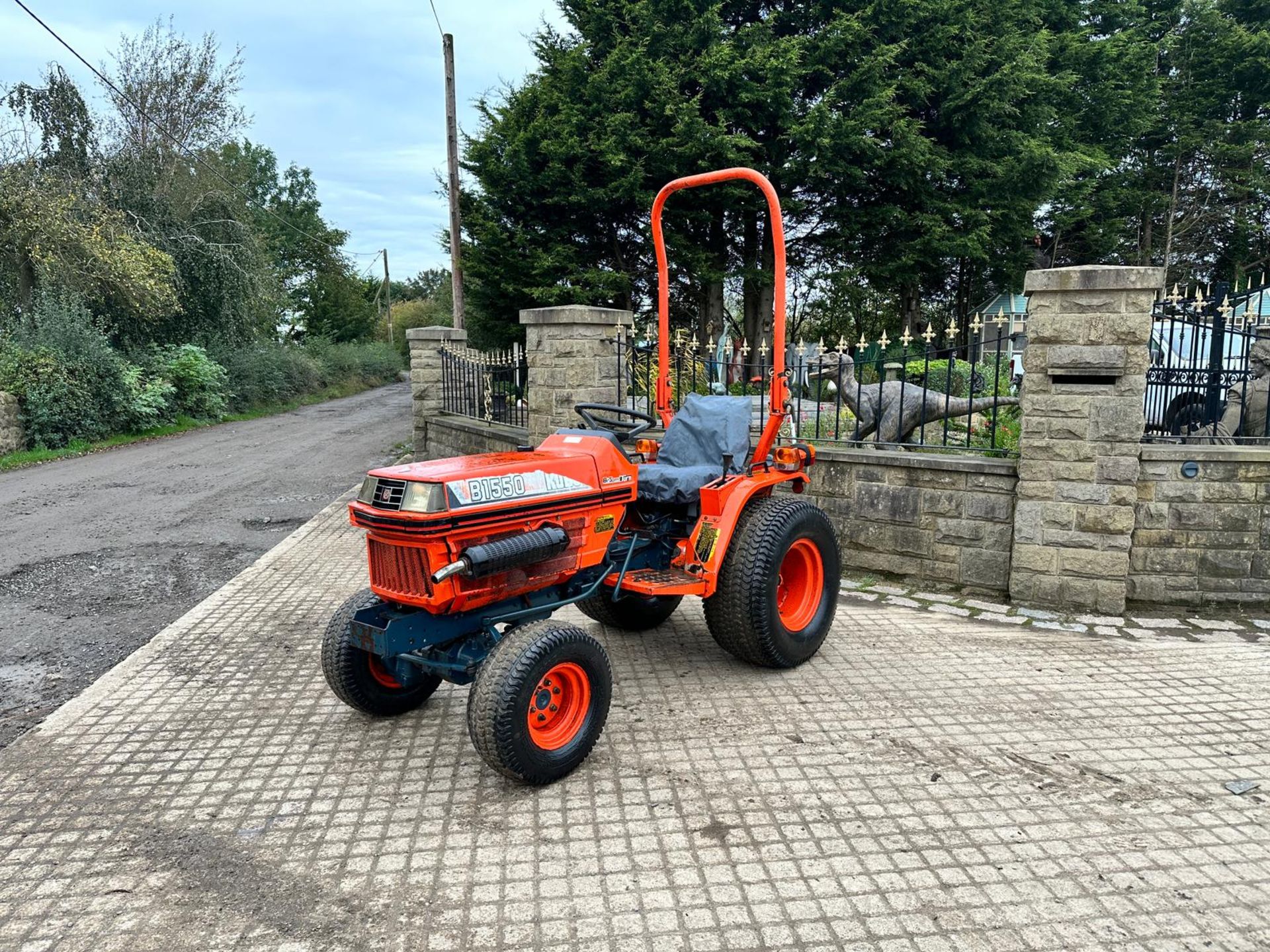 KUBOTA B1550 17HP 4WD COMPACT TRACTOR *PLUS VAT* - Image 2 of 11