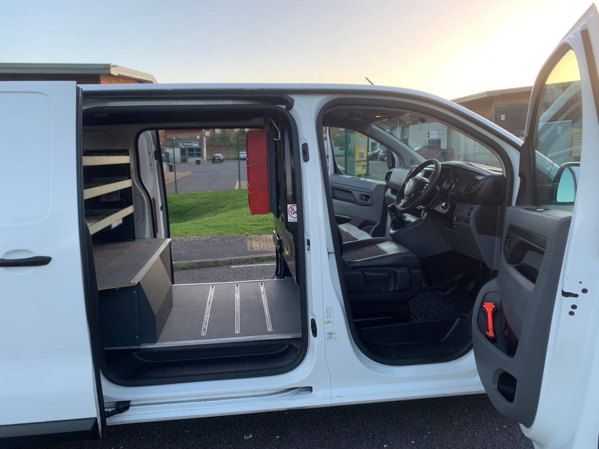 2017 PEUGEOT EXPERT PRO STANDARD BLUE HDI WHITE PANEL VAN *NO VAT* - Image 14 of 41