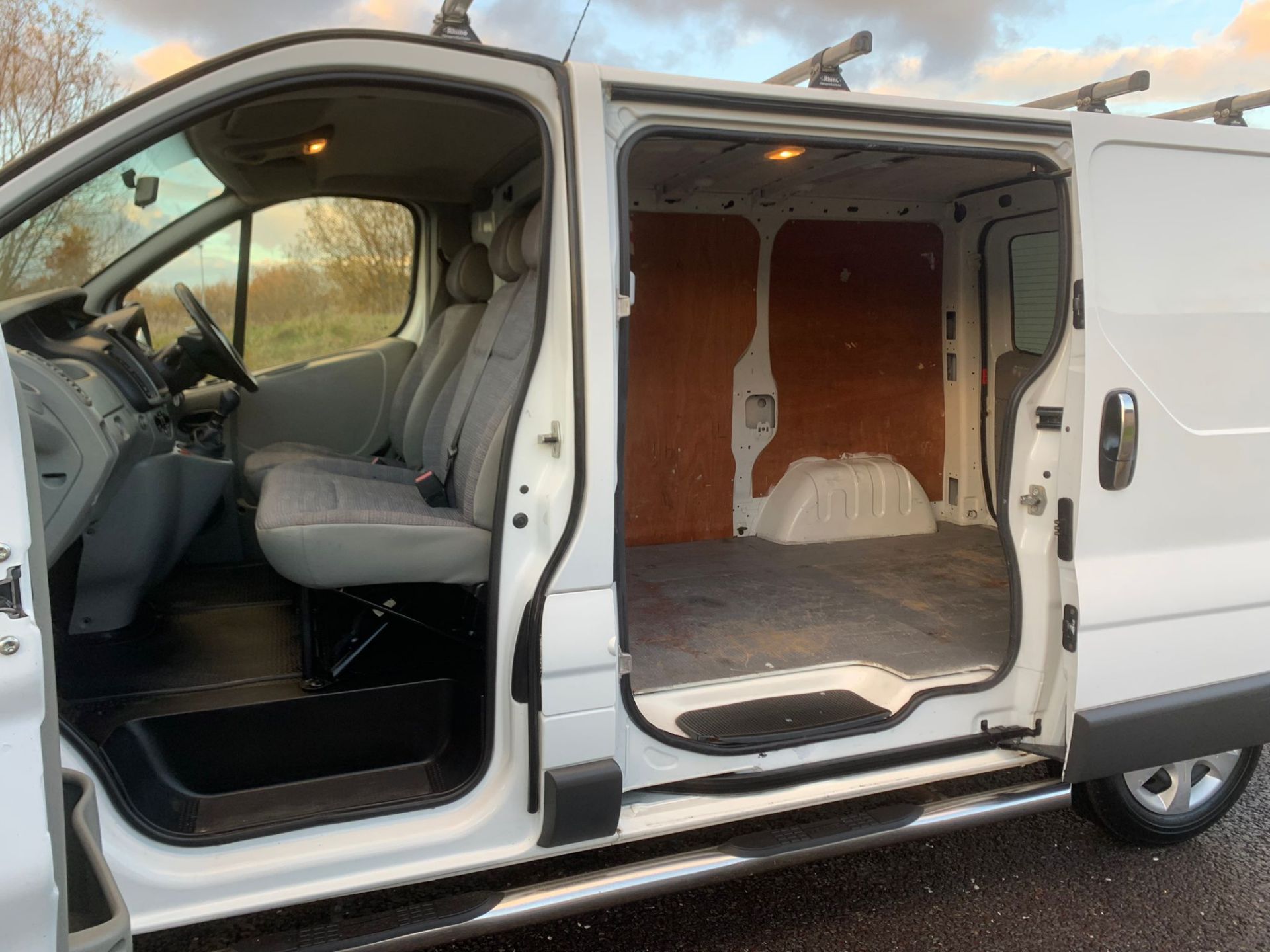 2011/61 REG RENAULT TRAFIC SL29 DCI 115 2.0 DIESEL WHITE PANEL VAN, SHOWING 1 FORMER KEEPER *NO VAT* - Image 13 of 25