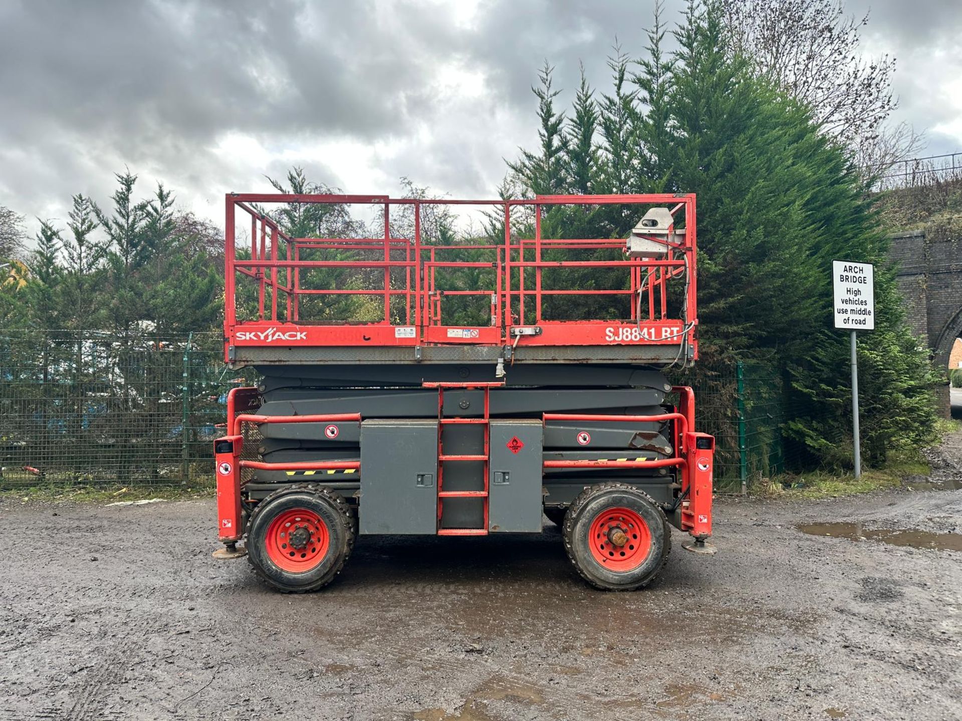 2017 SKYJACK SJ8841RT ROUGH TERRAIN SCISSOR LIFT *PLUS VAT* - Image 4 of 25