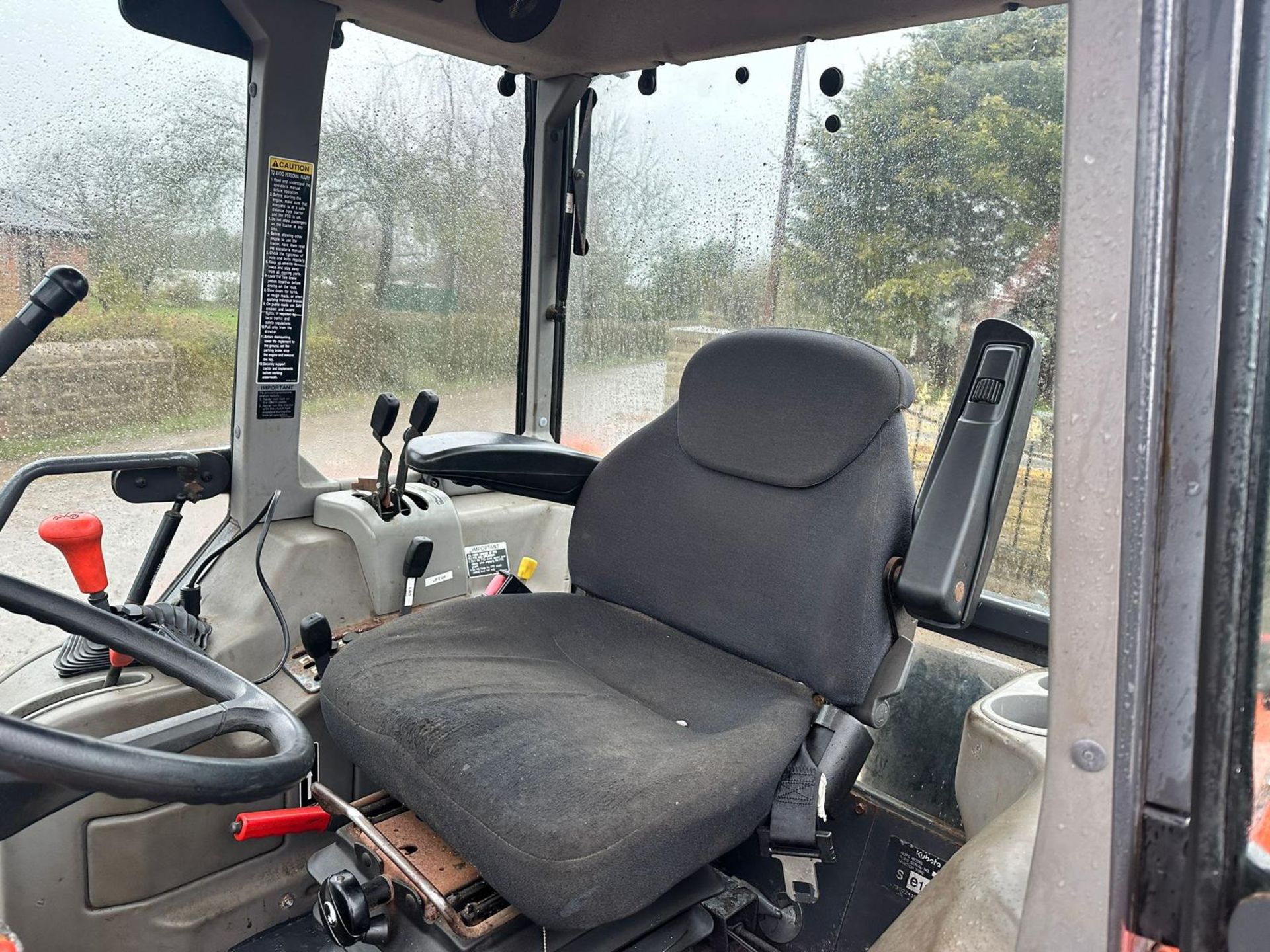 56 Reg. Kubota ME5700 4WD Tractor With Front Loader And Bucket *PLUS VAT* - Image 16 of 29