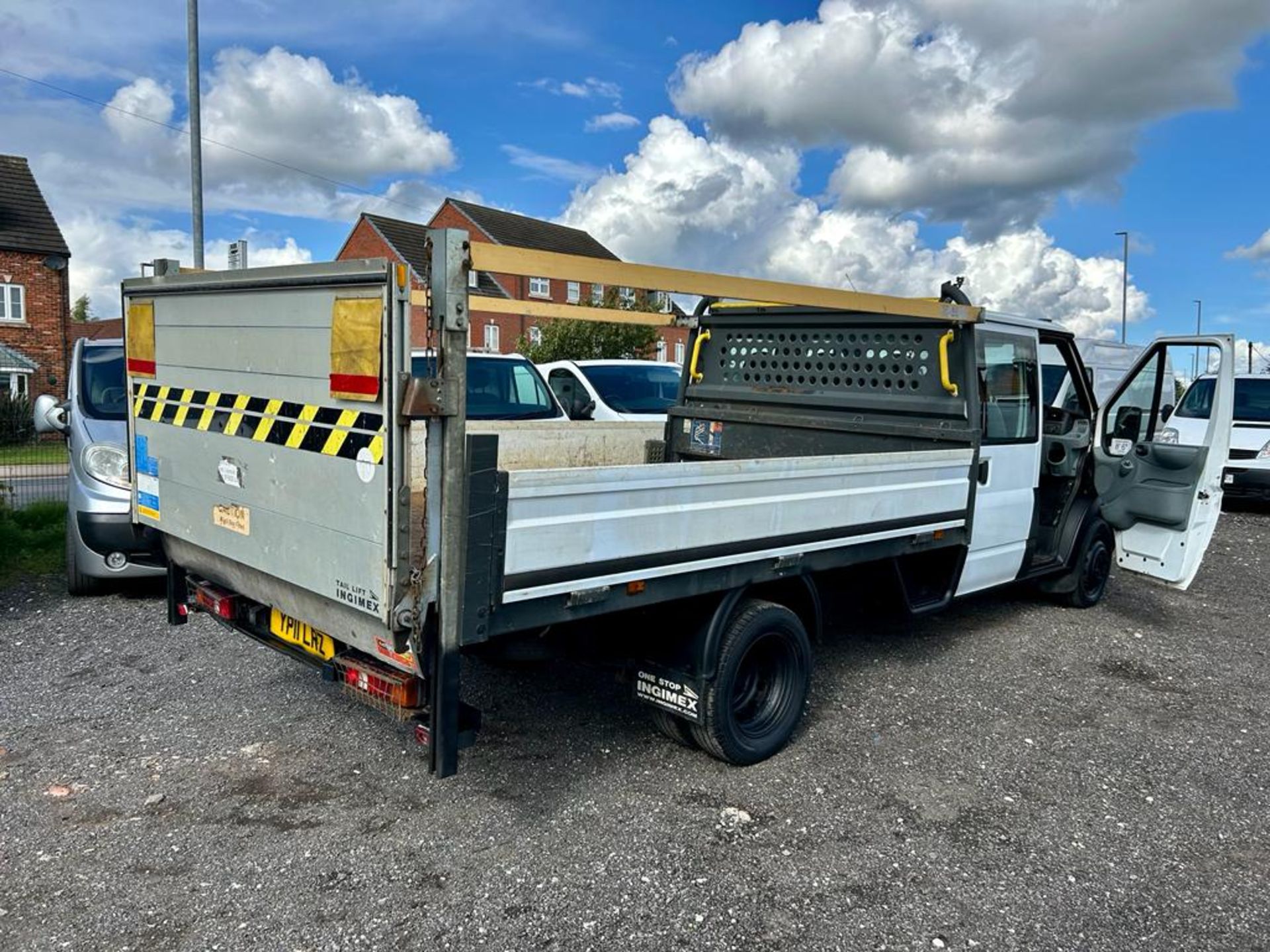 2011 FORD TRANSIT 100 T350L D/C RWD WHITE CHASSIS CAB DROPSIDE TAIL LIFT *NO VAT* - Image 8 of 14