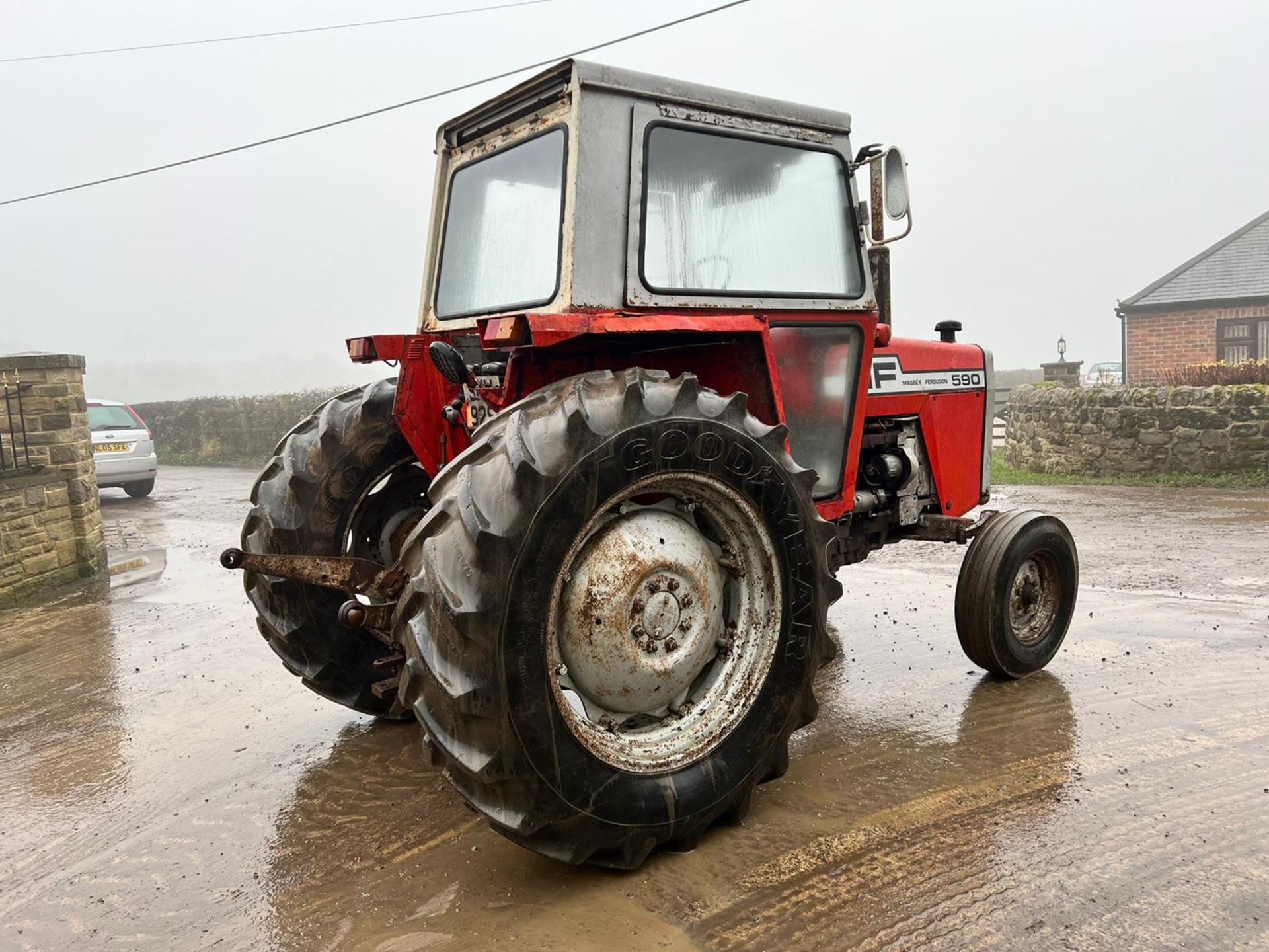 MASSEY FERGUSON 590 75hp TRACTOR, RUNS AND DRIVES, ROAD REGISTERED, CABBED, 2 SPOOLS - Image 5 of 13